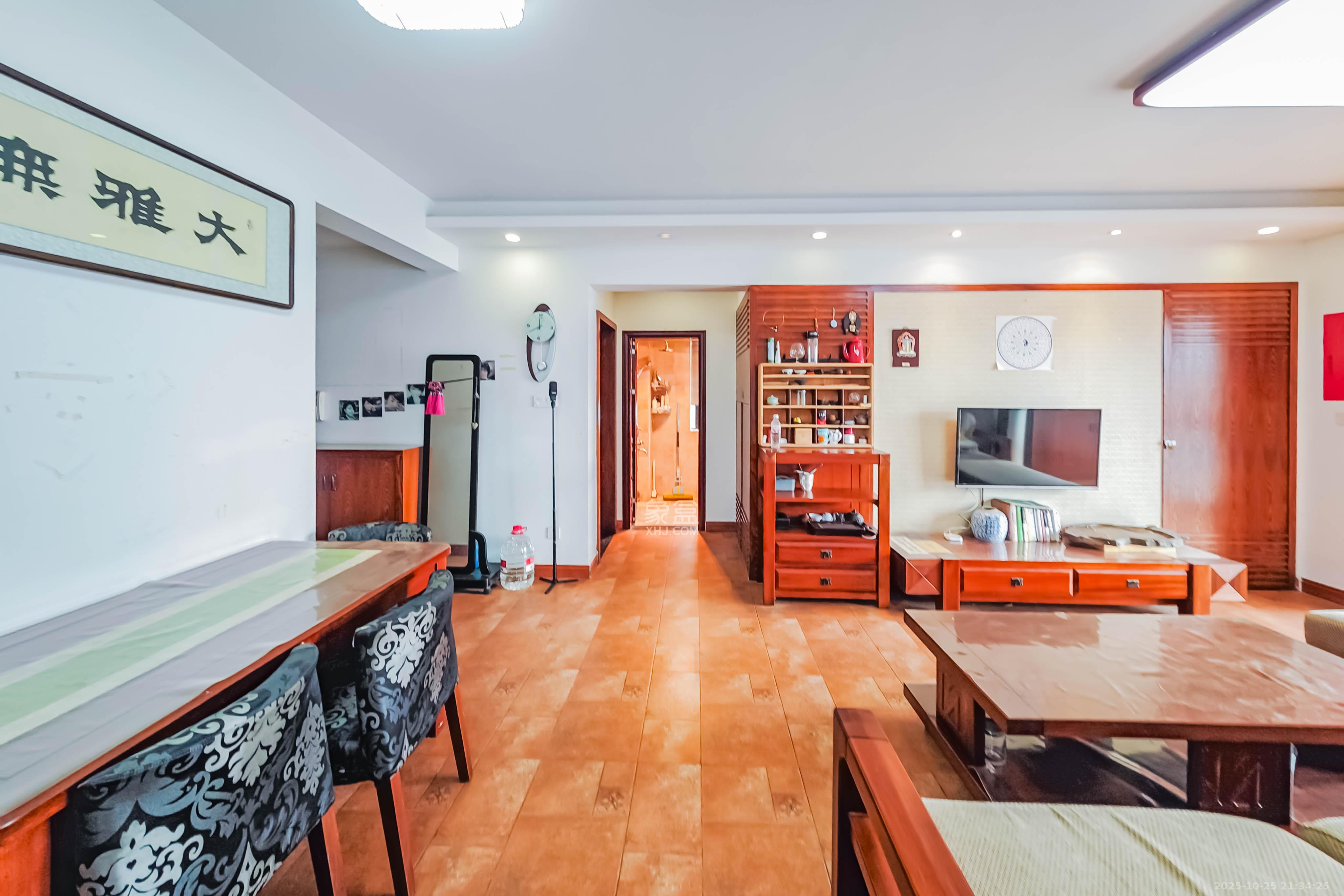 融科东南海  2室1厅1卫    80.0万 融科东南海  2室1厅1卫    80.0万客厅