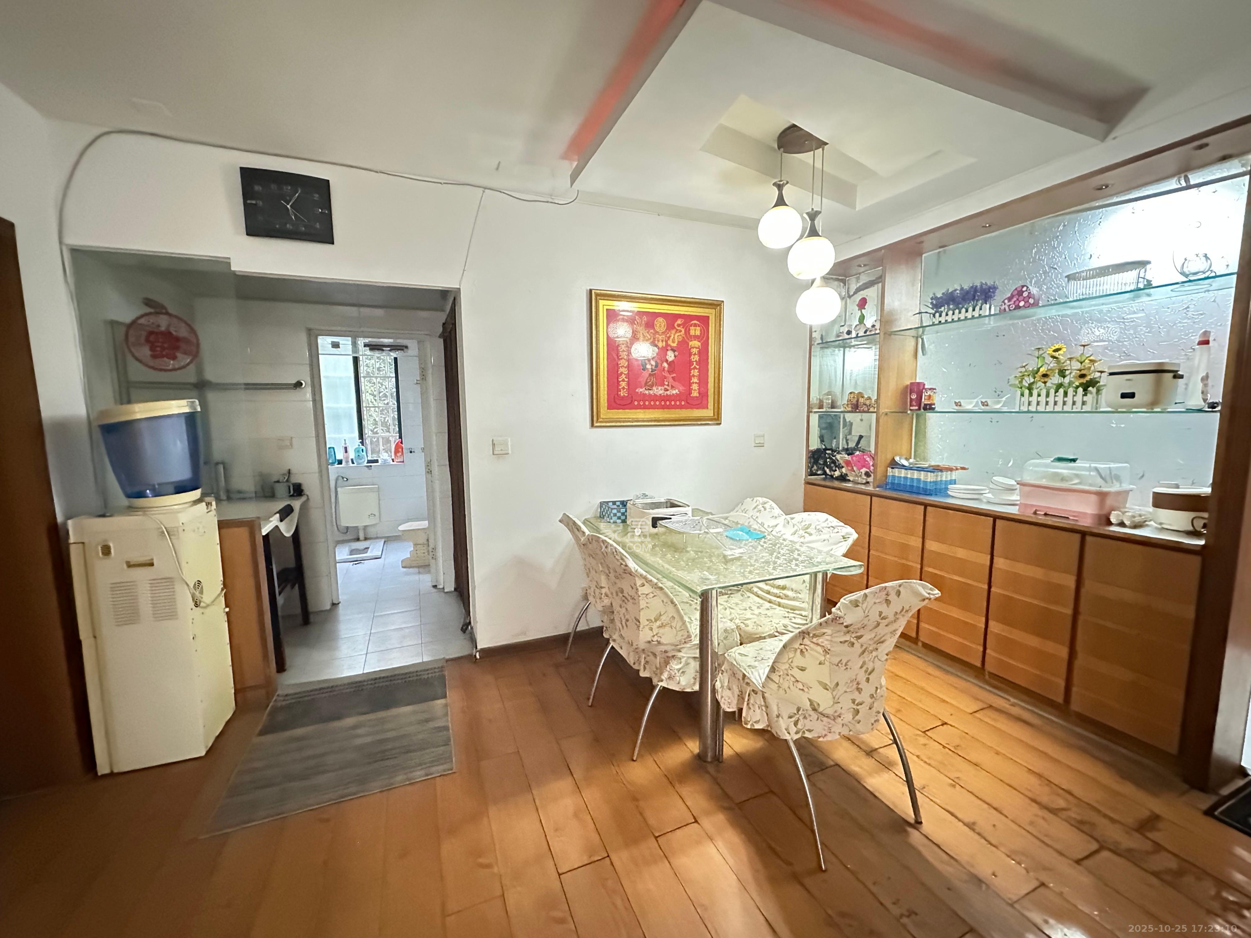 华丽家族  1室1厅1卫    750.0元/月室内图