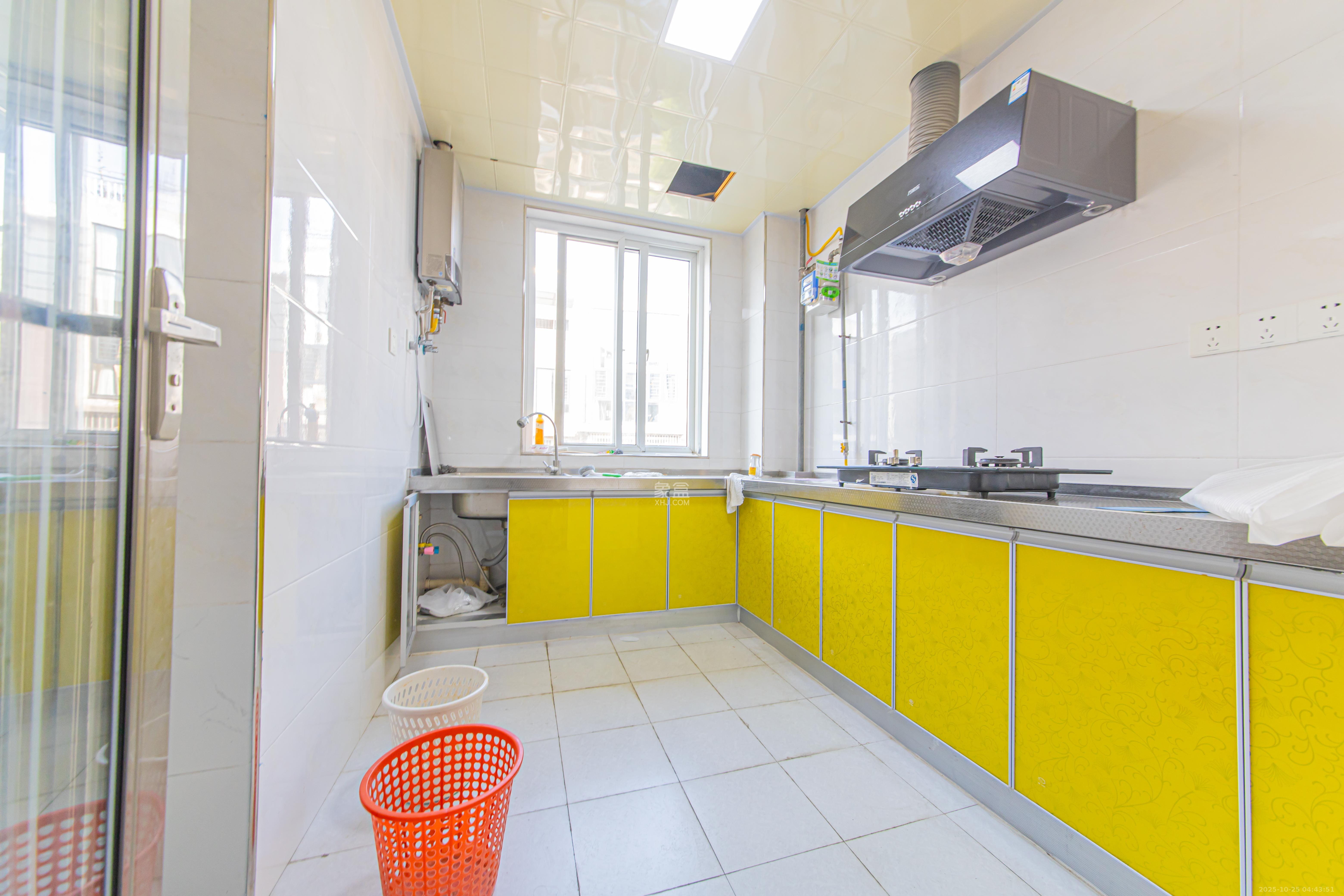 万鑫嘉园（万鑫阳光嘉园）  4室2厅2卫    75.0万厨房