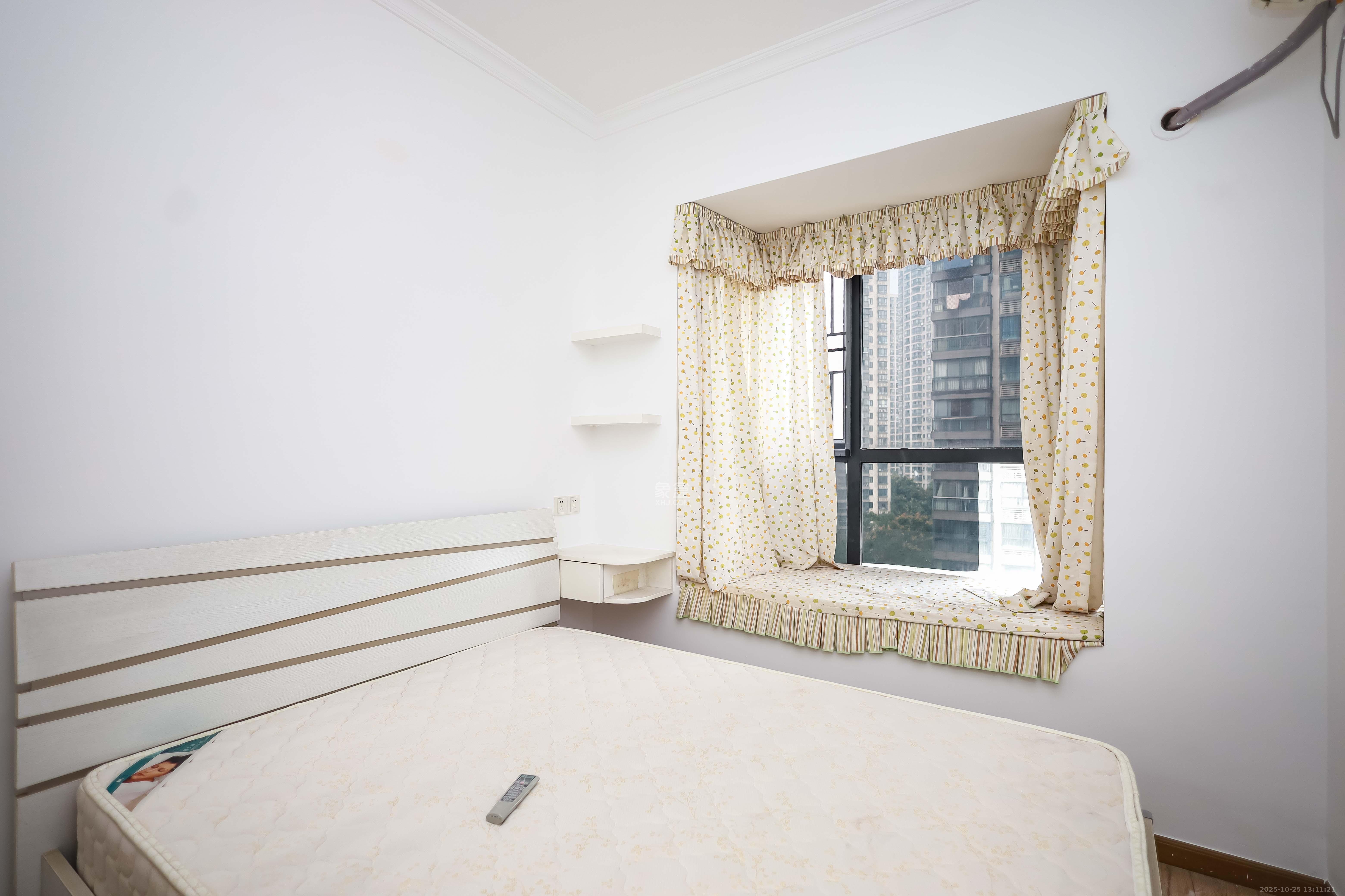 莱茵城  3室2厅2卫    85.0万卧室