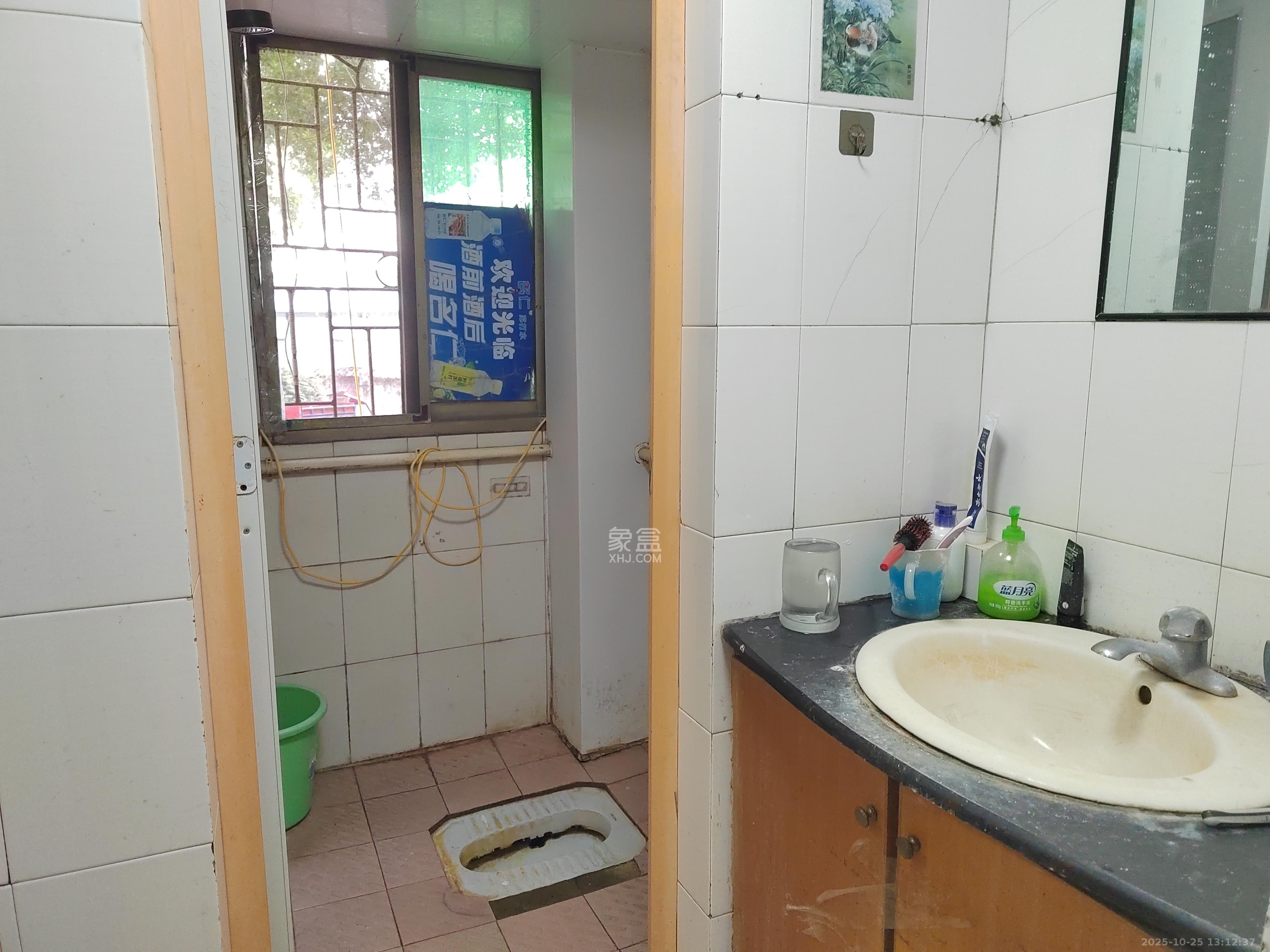 仁和家园  1室2厅1卫    1400.0元/月室内图