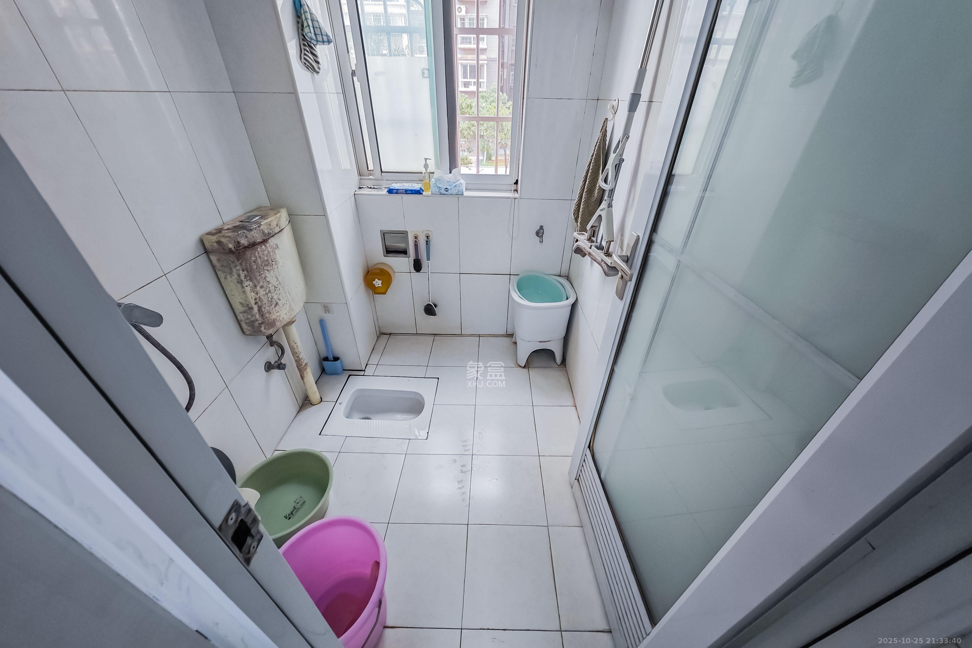 雅致名园  3室2厅2卫    205.0万 雅致名园  3室2厅2卫    205.0万卫生间