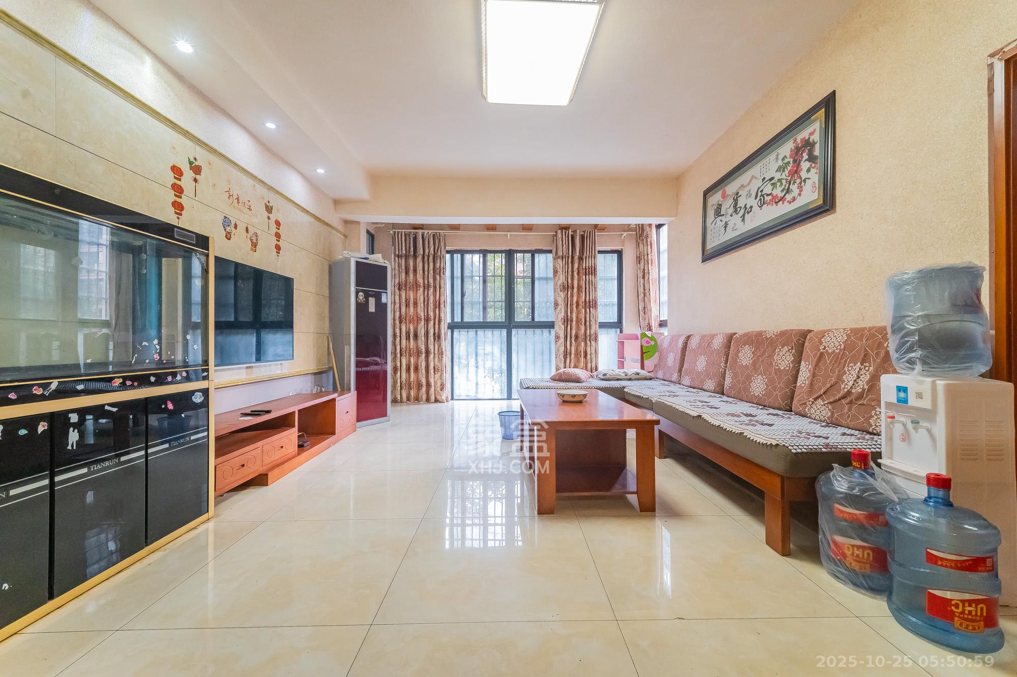 深业睿城 4室2厅2卫 132.0万 深业睿城 4室2厅2卫 132.0万客厅