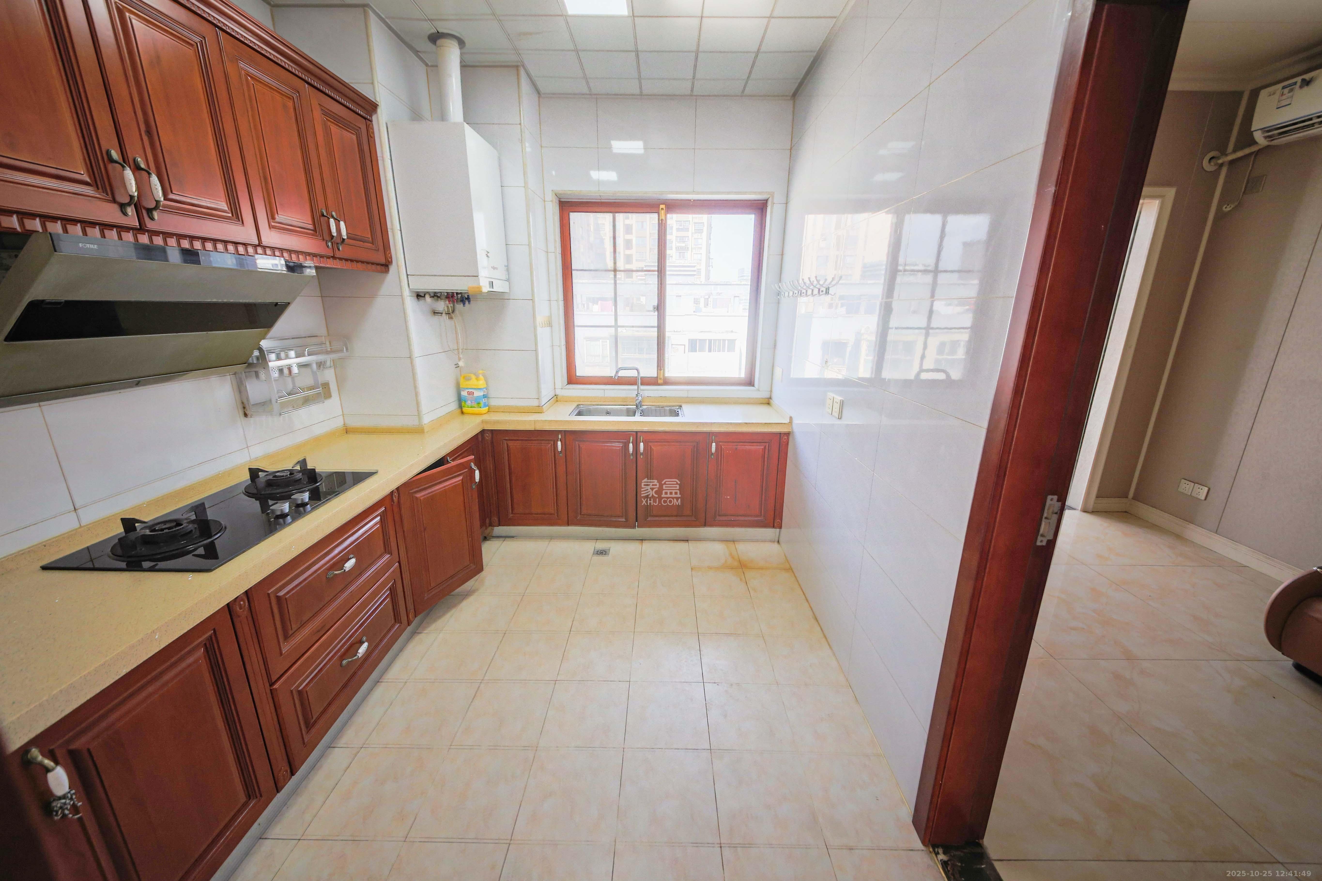 柠檬丽都  5室2厅2卫    228.0万厨房