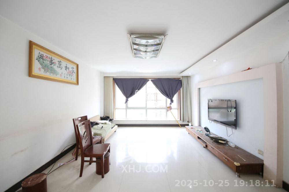 泰时三湘金地  3室2厅2卫    1600.0元/月 泰时三湘金地  3室2厅2卫    1600.0元/月室内图