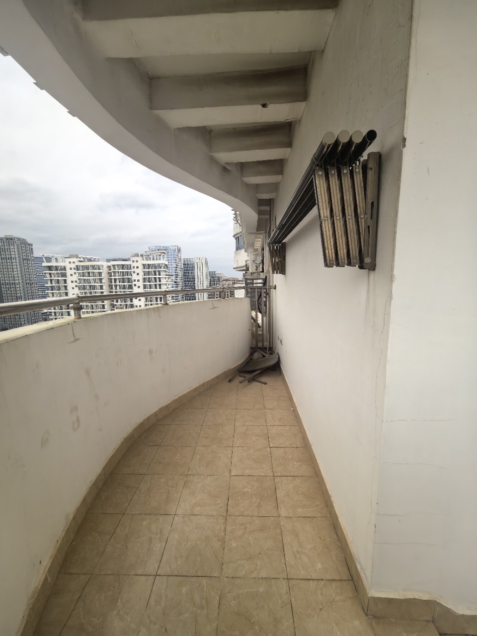 远大购物广场  2室2厅1卫    100.0万客厅