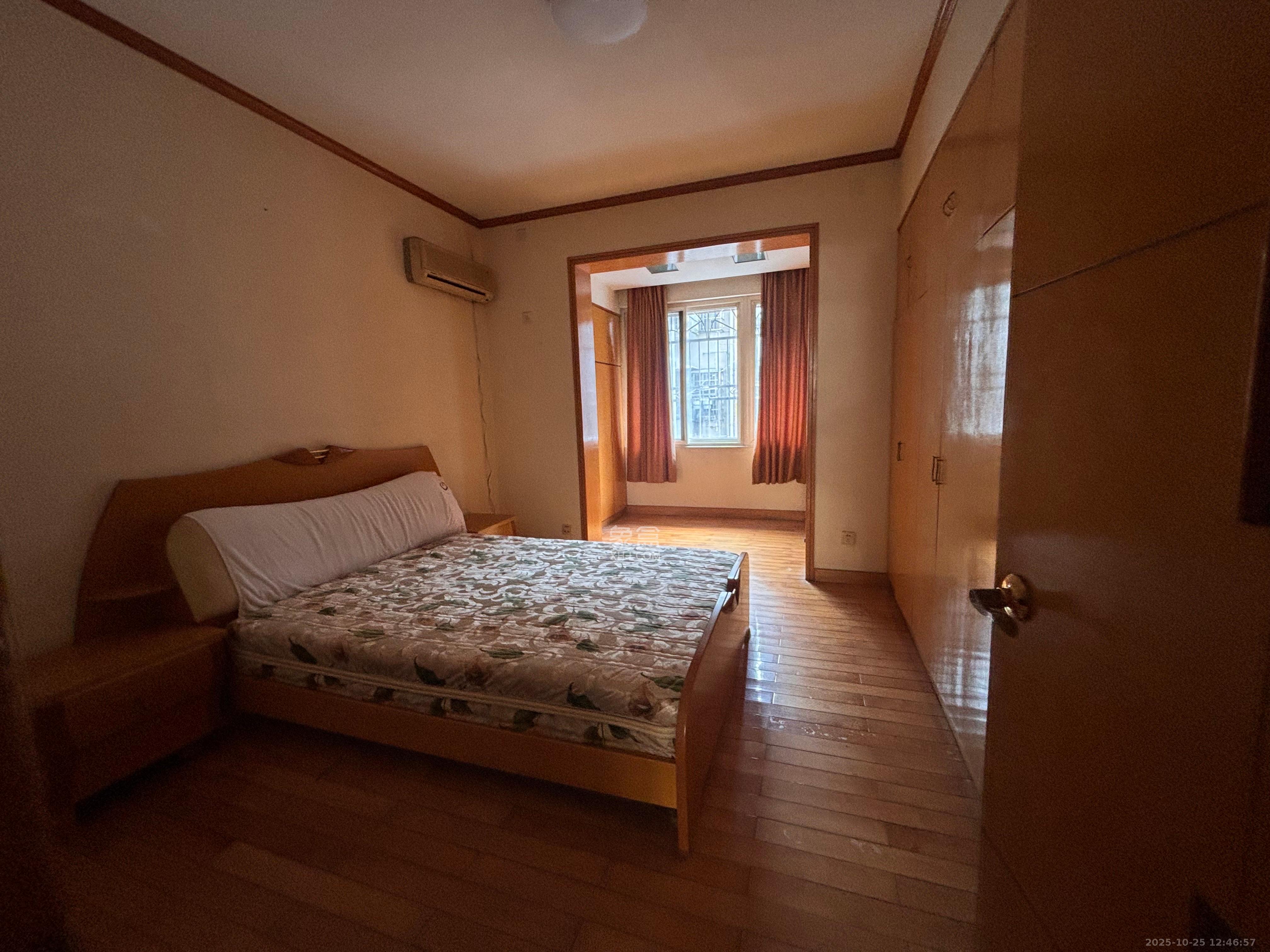 芙蓉区工商局宿舍  2室1厅1卫    1300.0元/月室内图