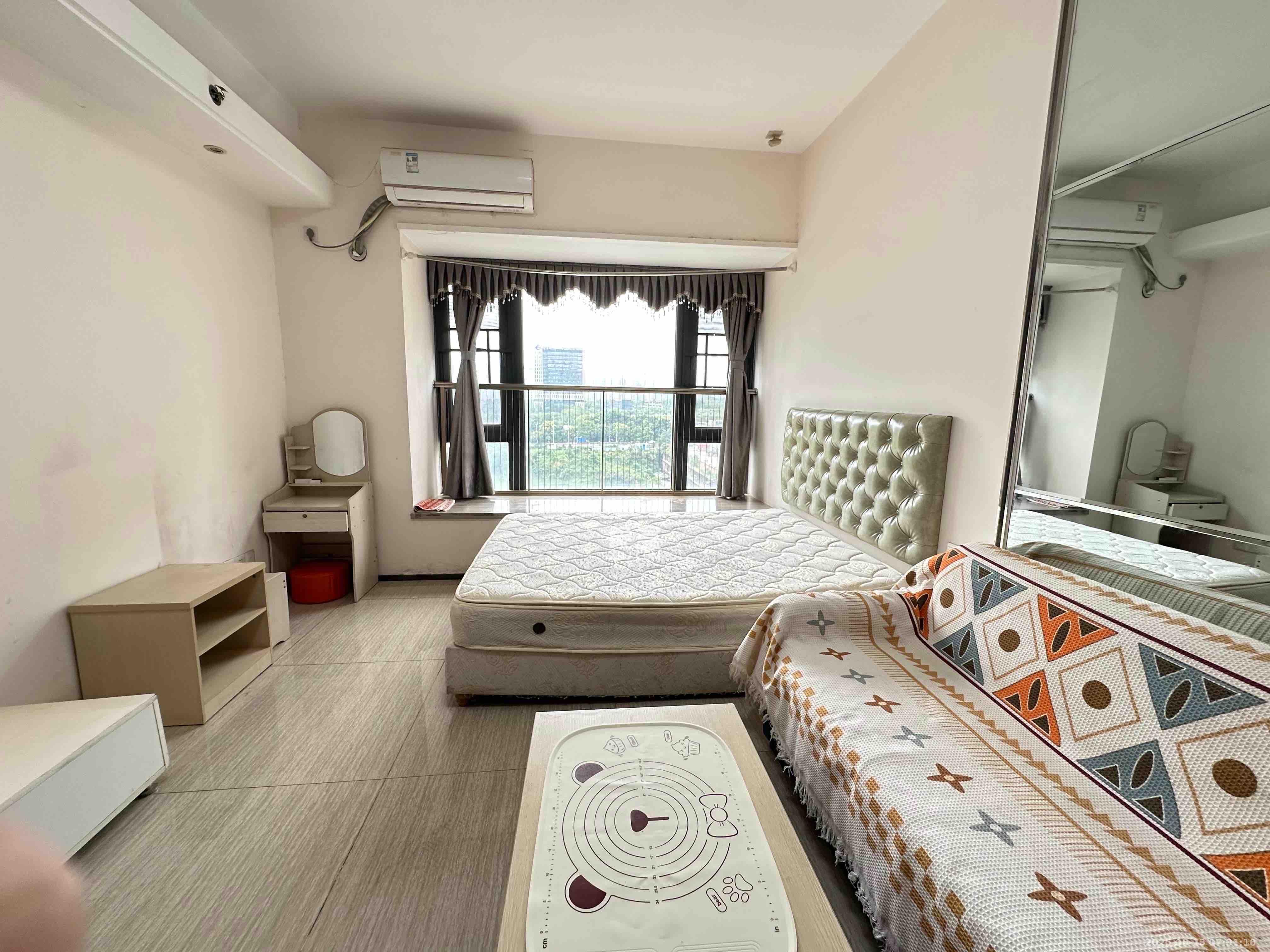 恒大国际广场  1室1厅1卫    1300.0元/月 恒大国际广场  1室1厅1卫    1300.0元/月