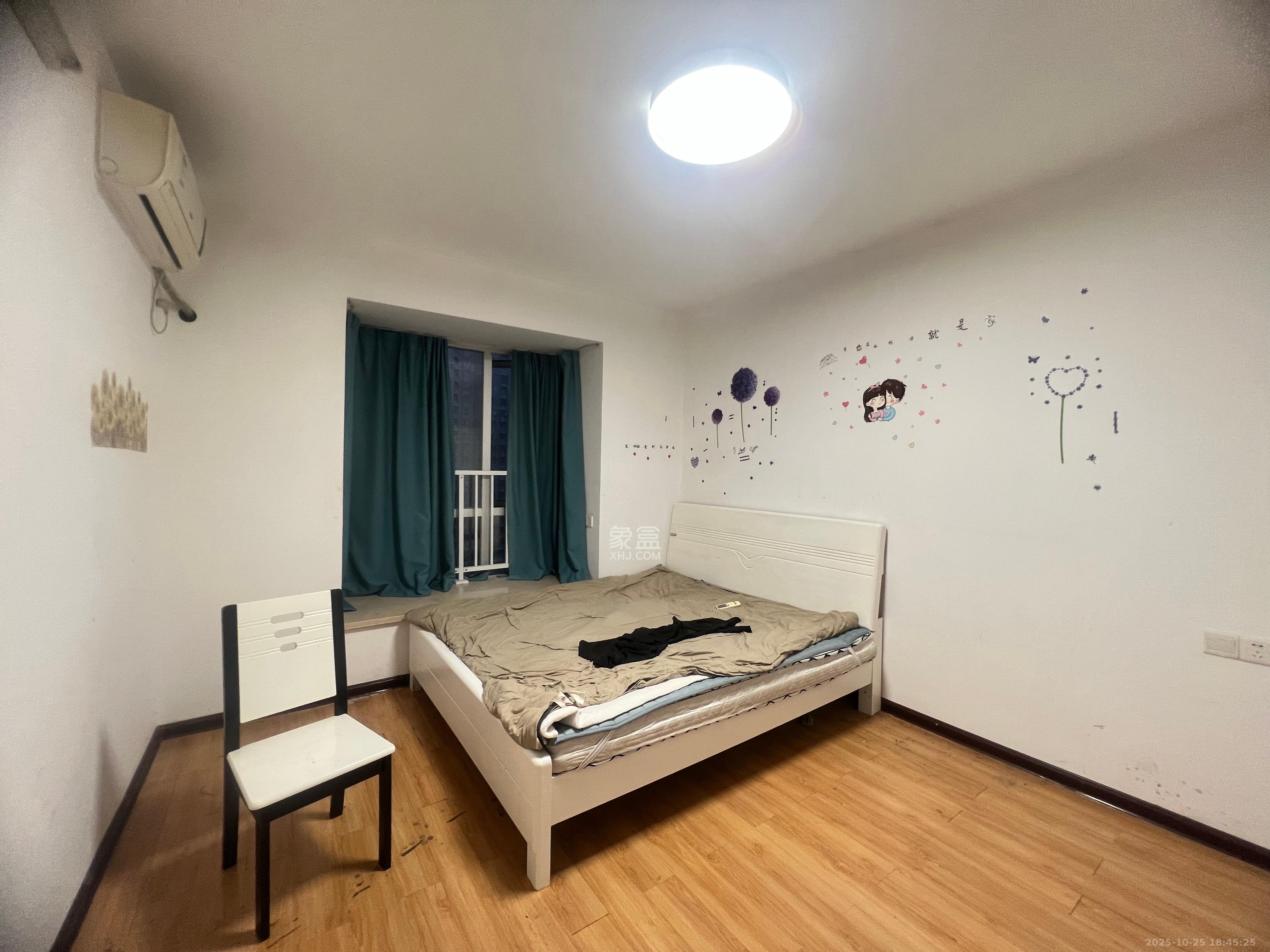 恒广国际景园一二区 3室2厅2卫 2300.0元/月 恒广国际景园一二区 3室2厅2卫 2300.0元/月室内图