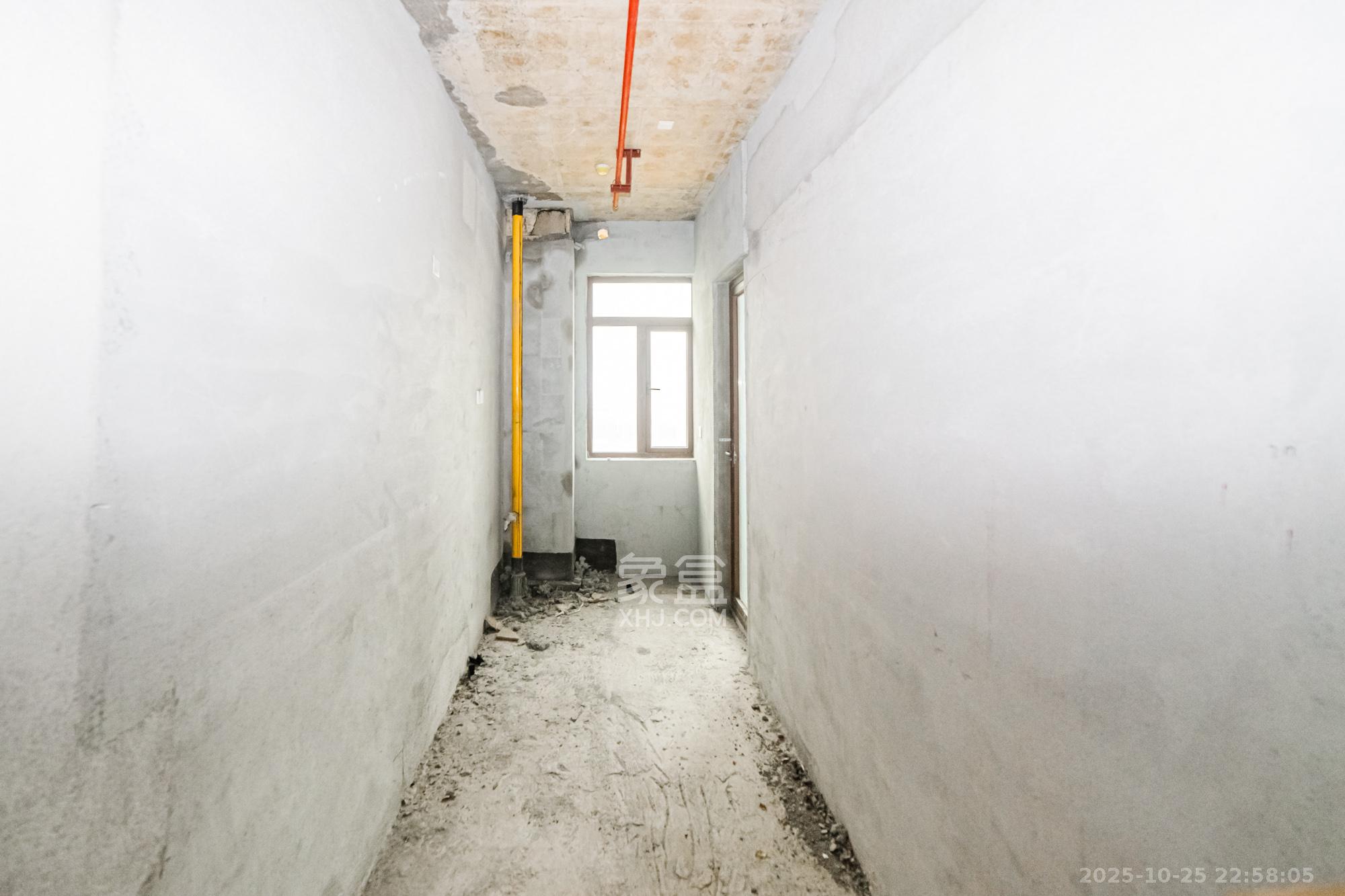 富兴时代御城  4室2厅3卫    240.0万厨房