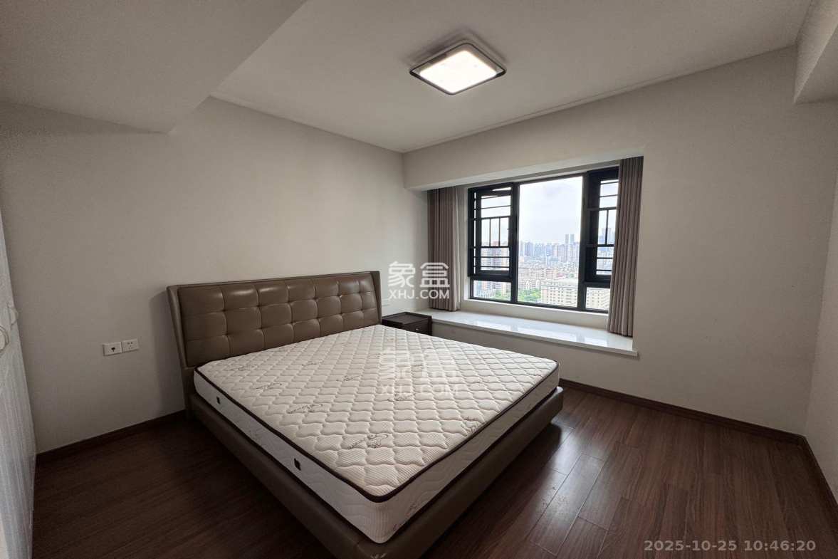 保利中环广场(保利中悦苑)  4室2厅2卫    4500.0元/月 保利中环广场(保利中悦苑)  4室2厅2卫    4500.0元/月室内图