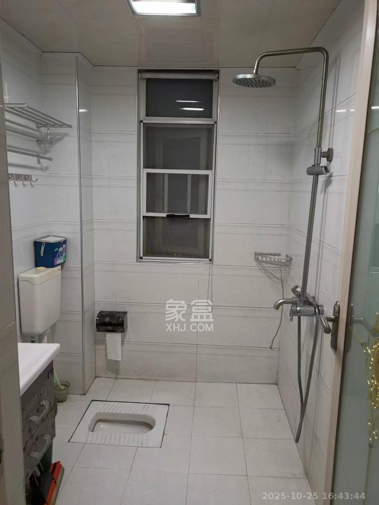 中房F联邦  3室2厅2卫    2800.0元/月 中房F联邦  3室2厅2卫    2800.0元/月室内图