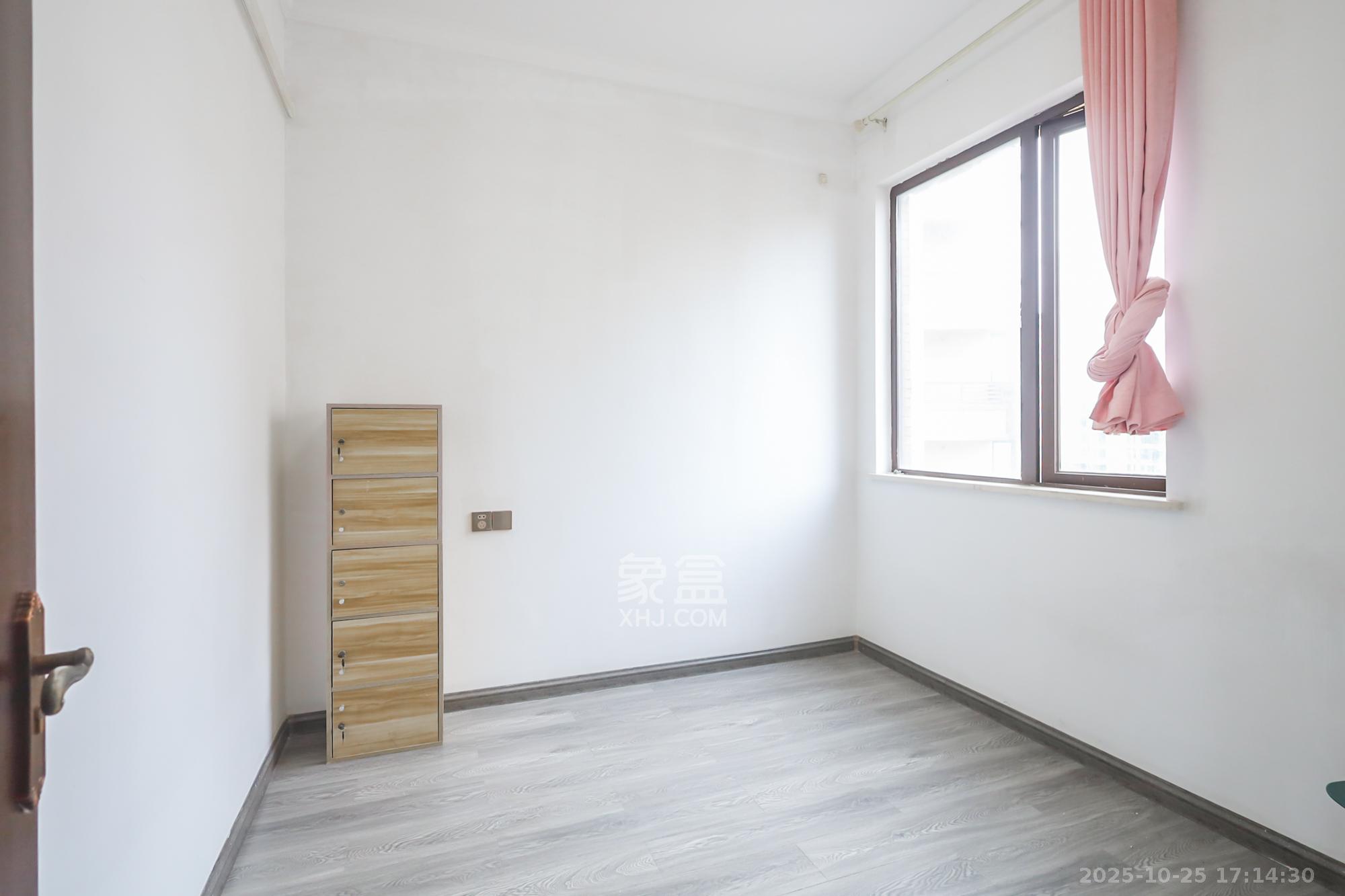 保利西海岸A区  4室2厅2卫    260.0万卧室