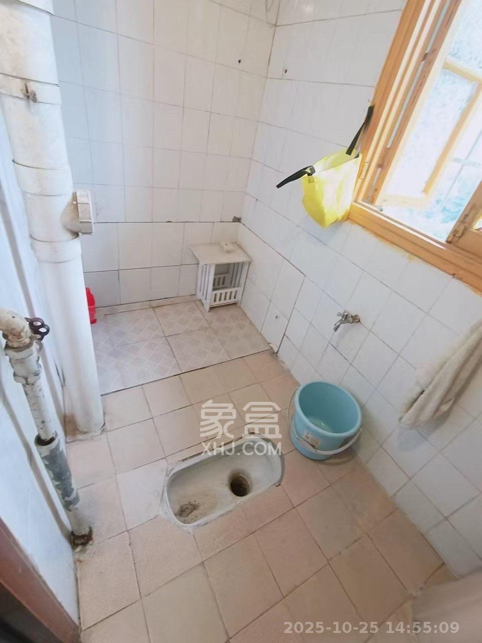 中国铝业单位宿舍  2室1厅1卫    2000.0元/月 中国铝业单位宿舍  2室1厅1卫    2000.0元/月室内图