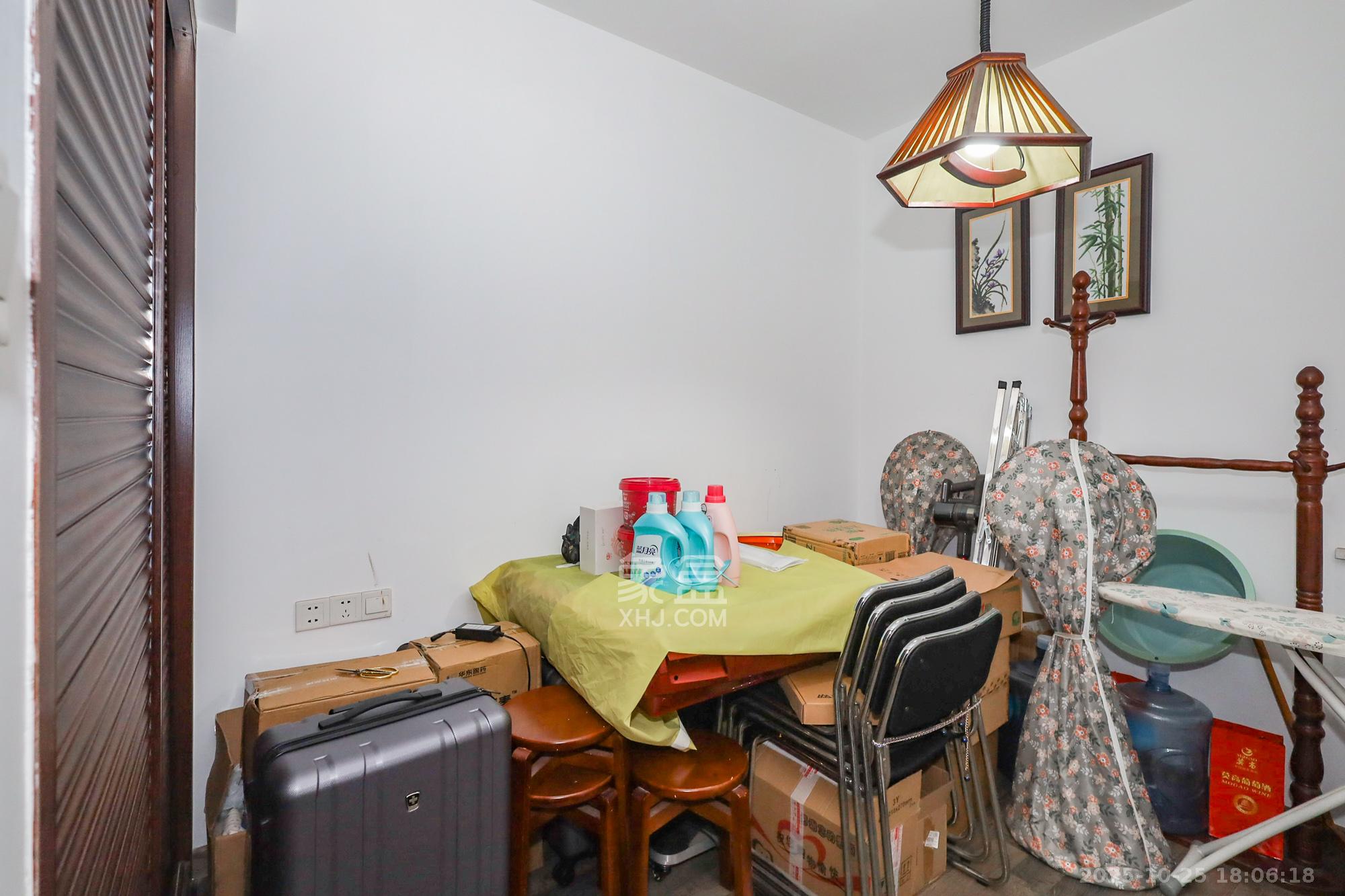 当代滨江MOMA  3室2厅1卫    105.0万卧室