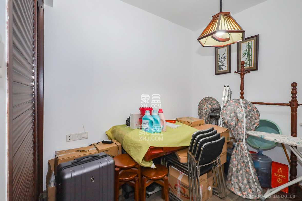 当代滨江MOMA 3室2厅1卫 105.0万 当代滨江MOMA 3室2厅1卫 105.0万卧室