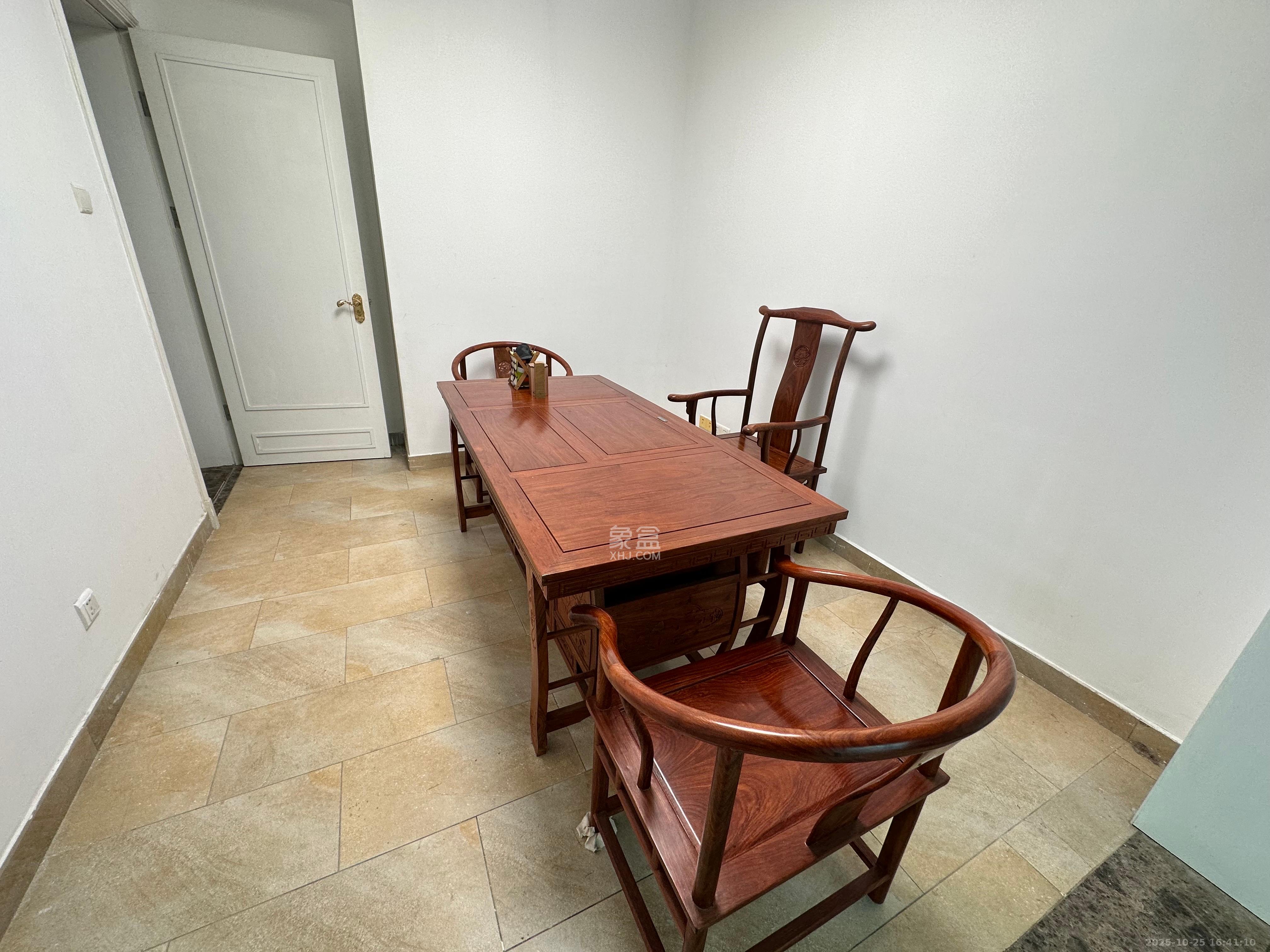 恒大华府  4室2厅2卫    5000.0元/月 恒大华府  4室2厅2卫    5000.0元/月室内图