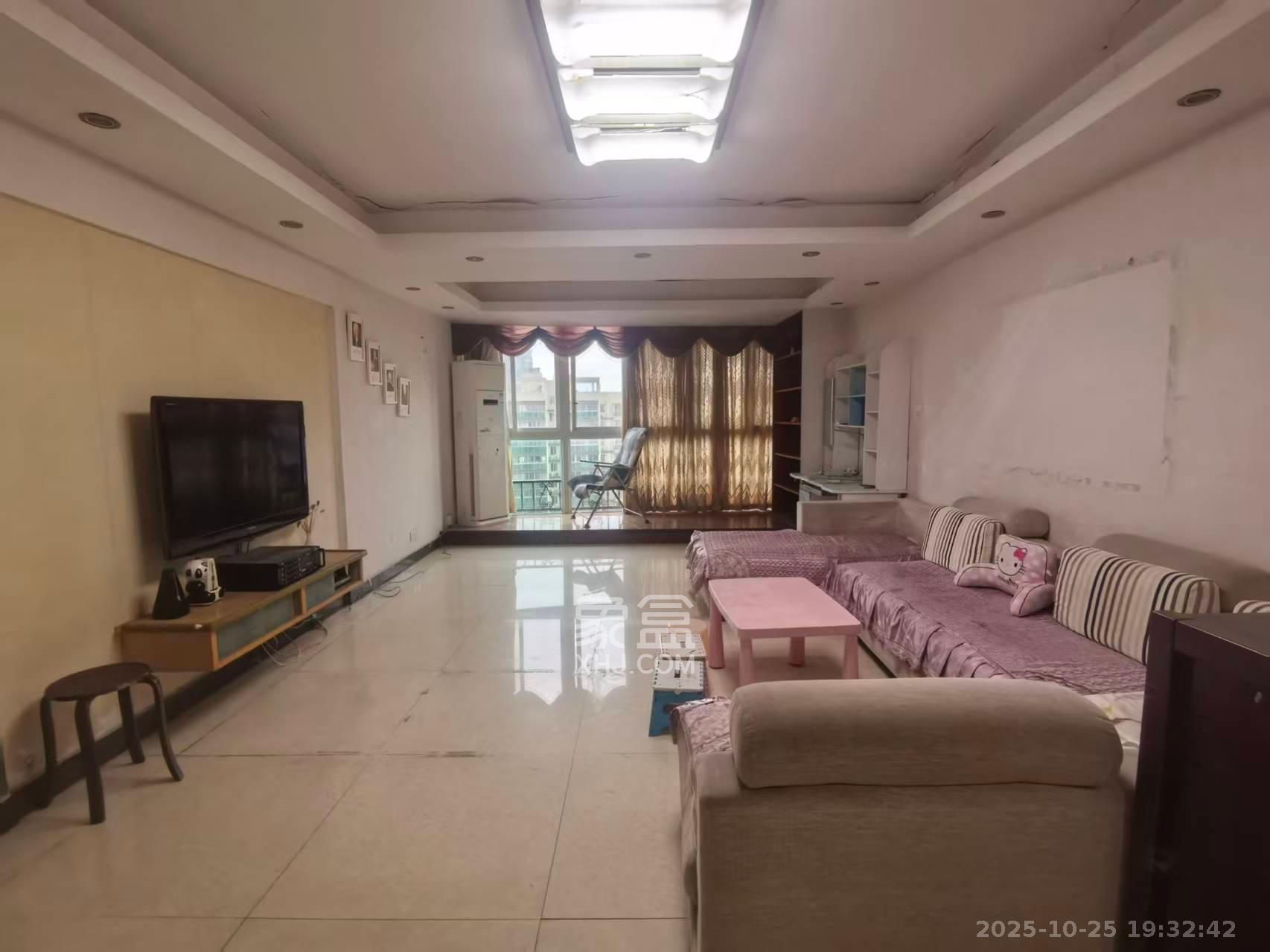 麓谷加州阳光  2室2厅1卫    2000.0元/月 麓谷加州阳光  2室2厅1卫    2000.0元/月