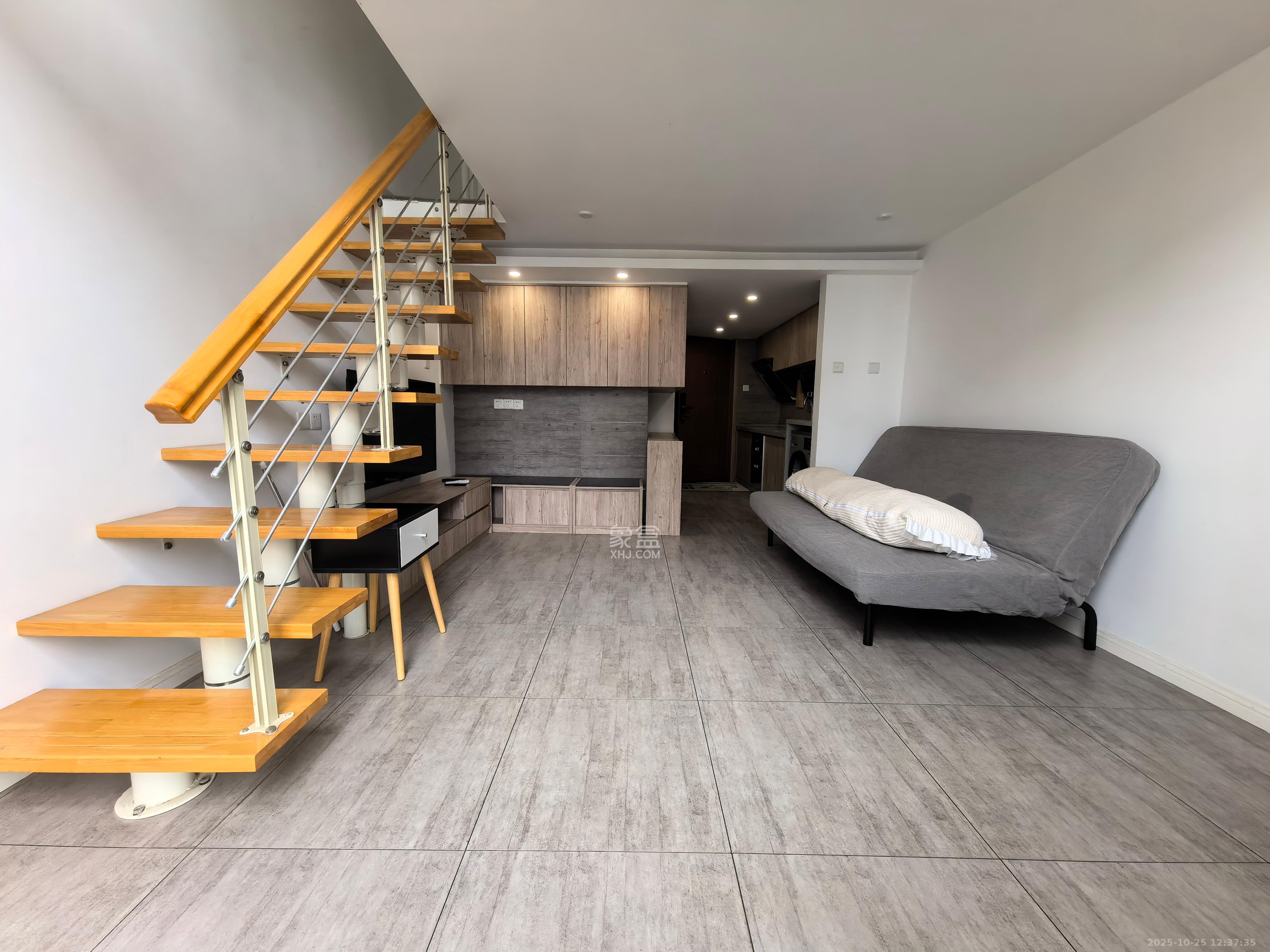 洋湖时代  1室1厅1卫    1400.0元/月 洋湖时代  1室1厅1卫    1400.0元/月