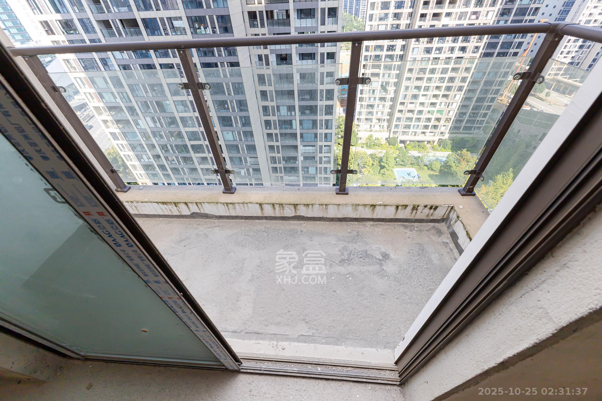 润和湘江天地C区  4室2厅2卫    160.0万阳台