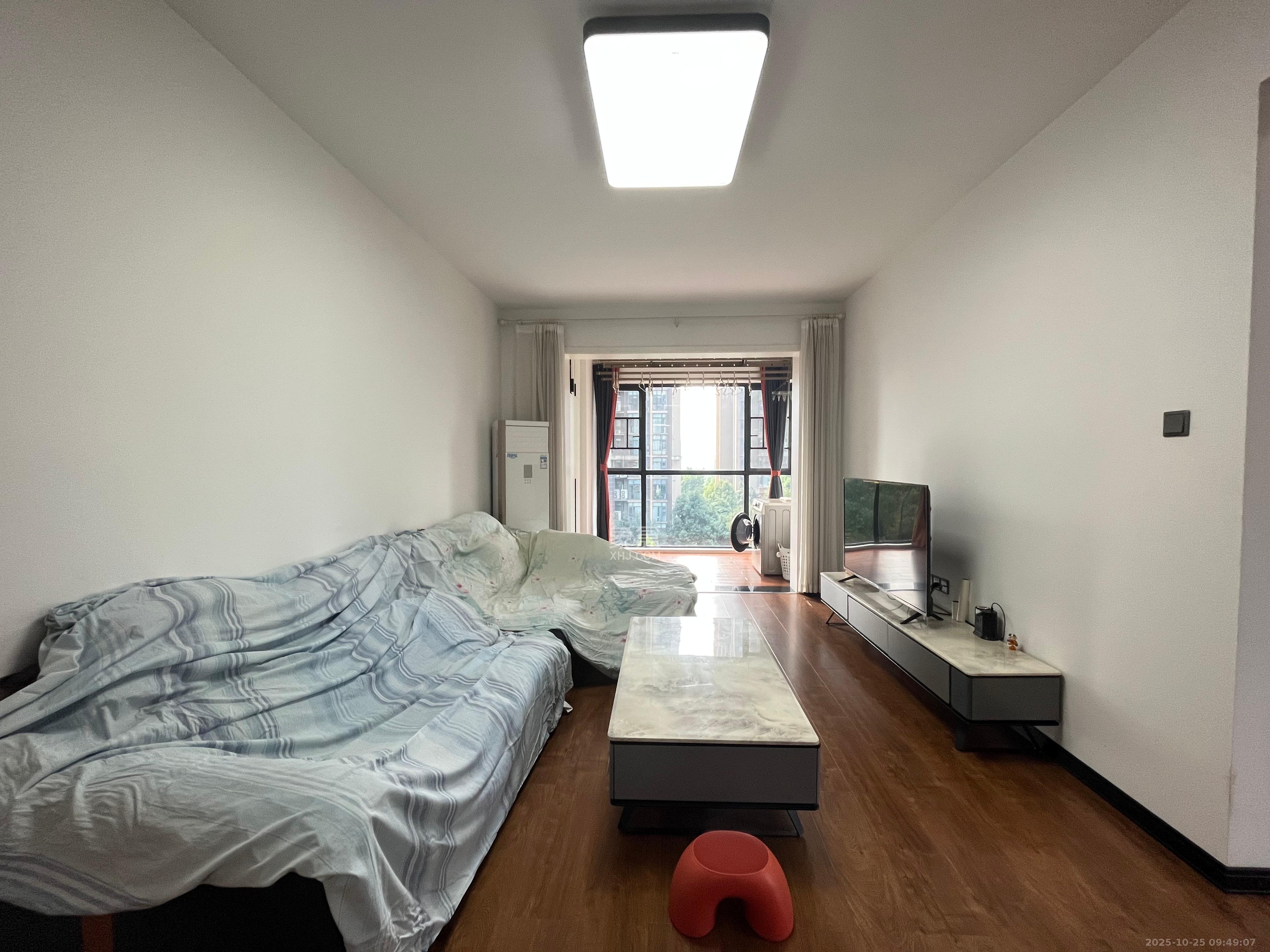 藏珑湖上国际花园  3室2厅1卫    3500.0元/月室内图