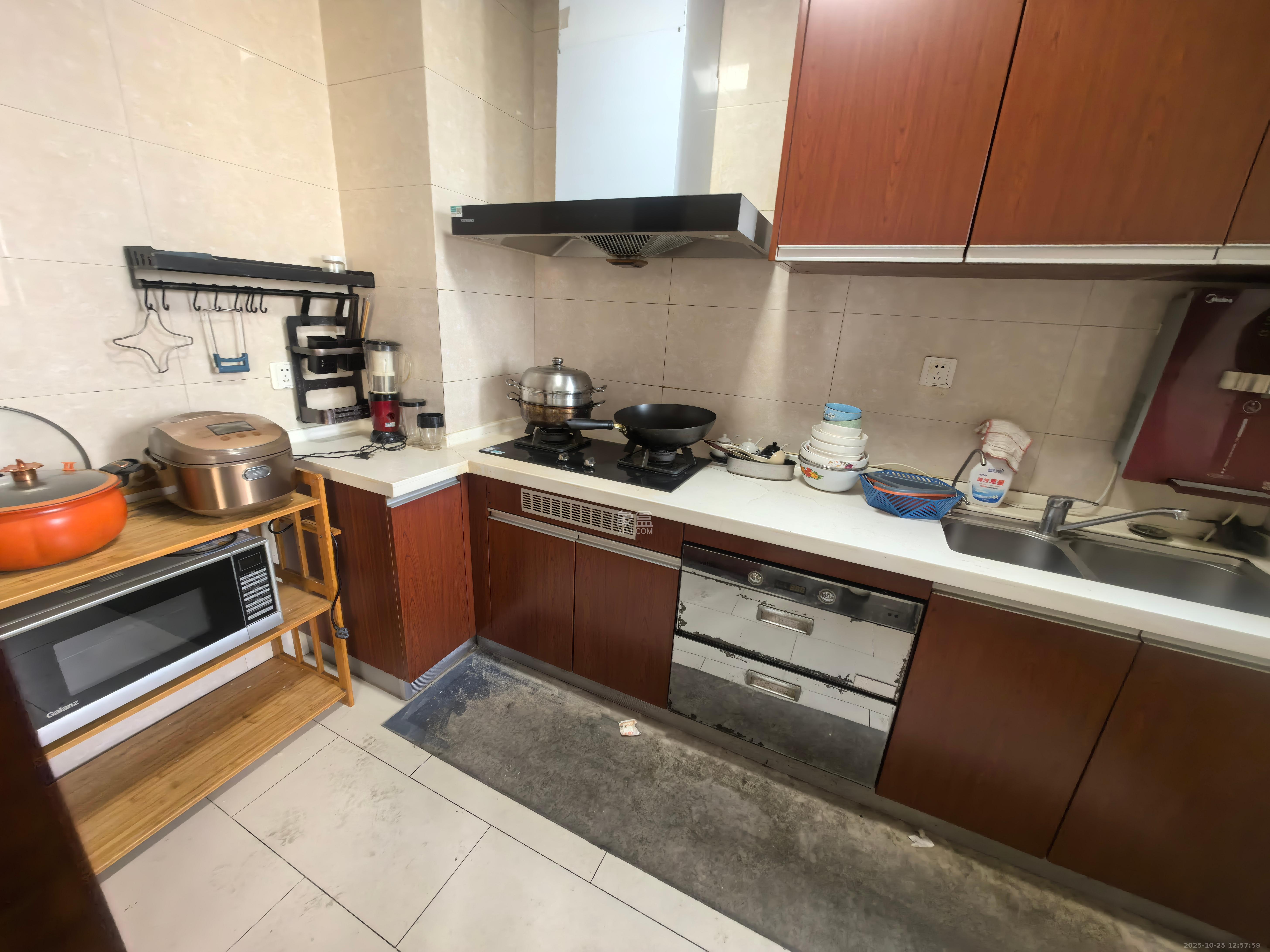 中海国际二期  4室2厅2卫    3000.0元/月 中海国际二期  4室2厅2卫    3000.0元/月室内图