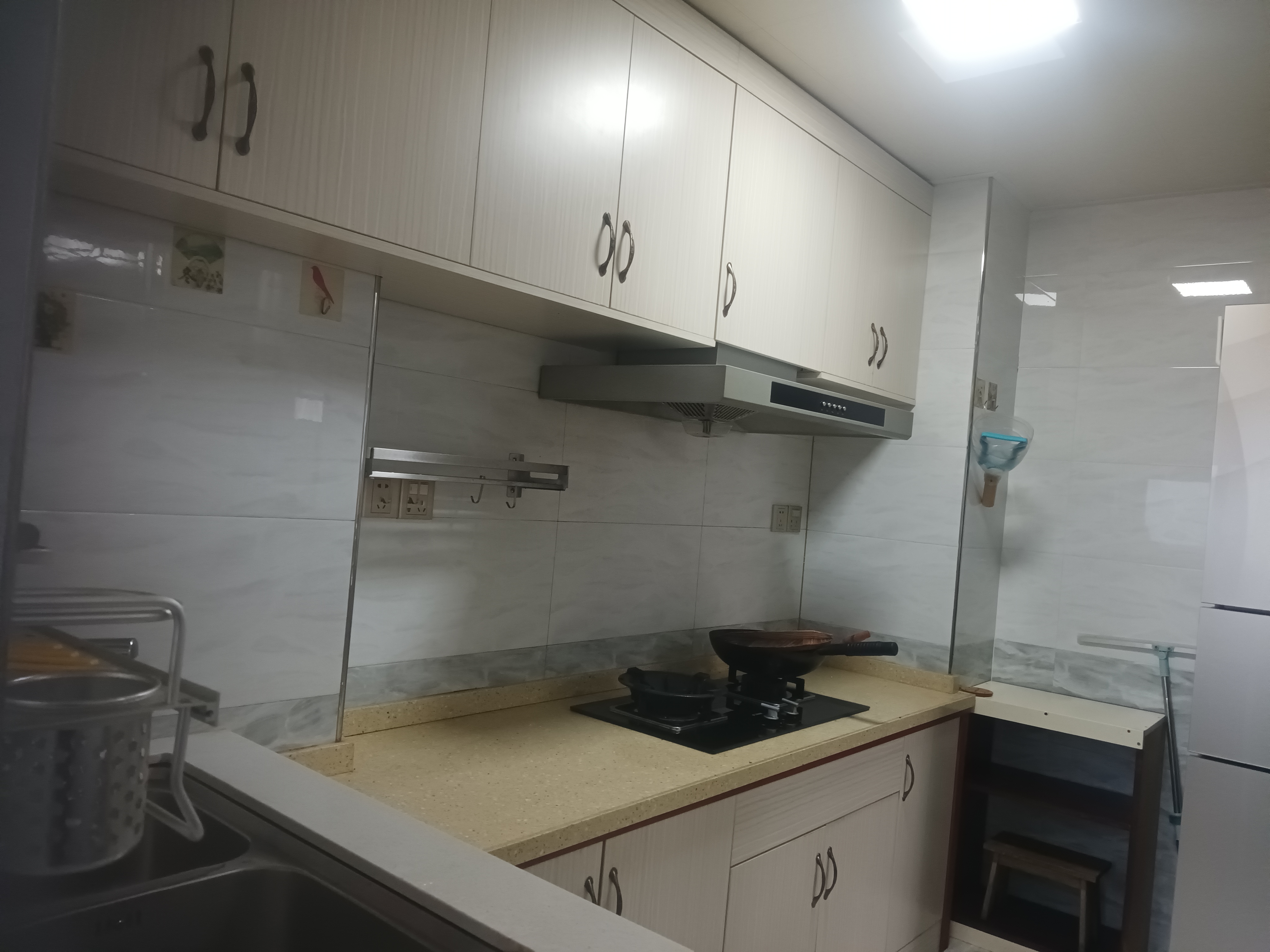 金钟时代城  3室2厅2卫    1800.0元/月室内图