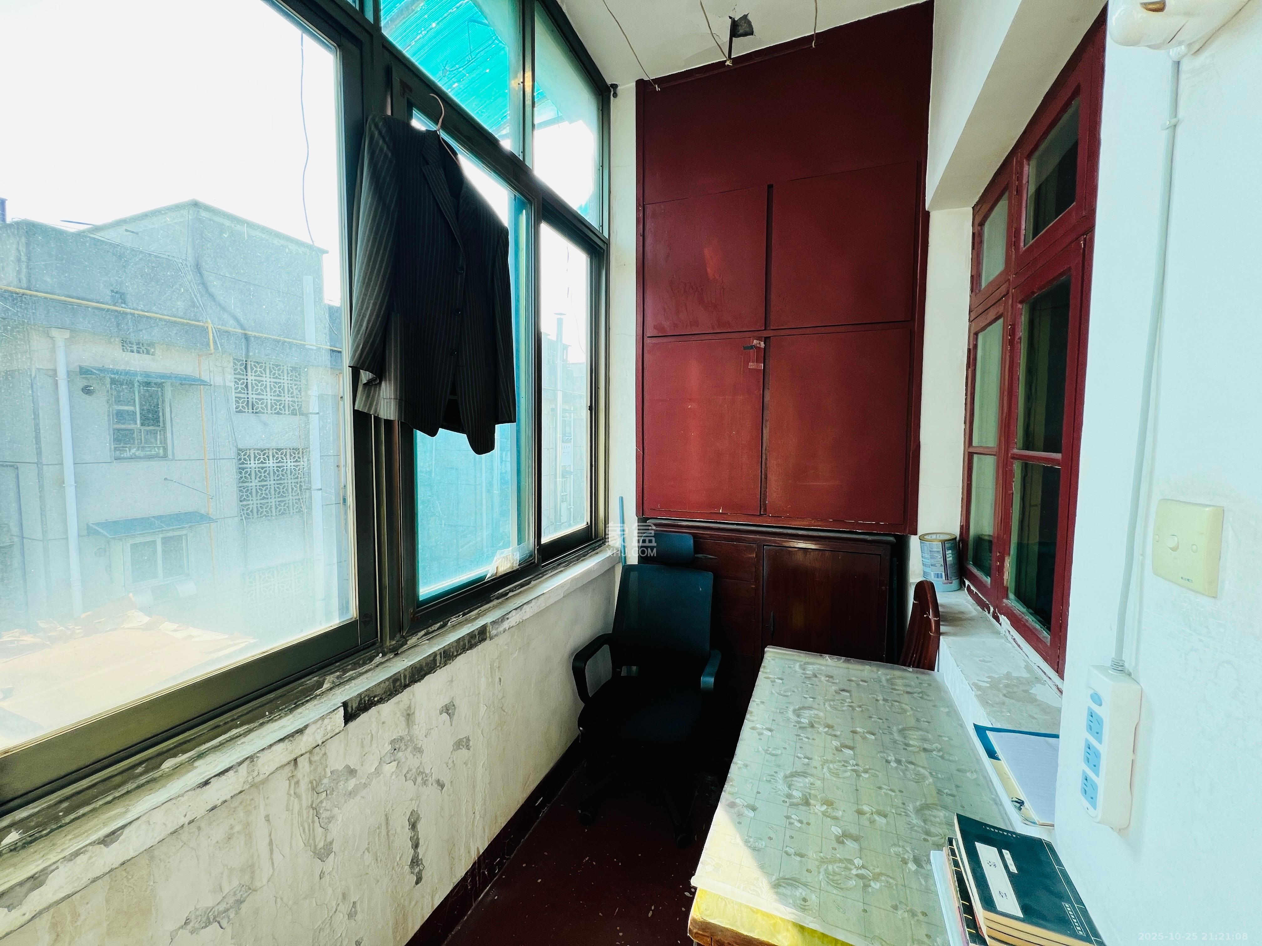 解放四村石子冲 1室1厅1卫 1000.0元/月 解放四村石子冲 1室1厅1卫 1000.0元/月室内图