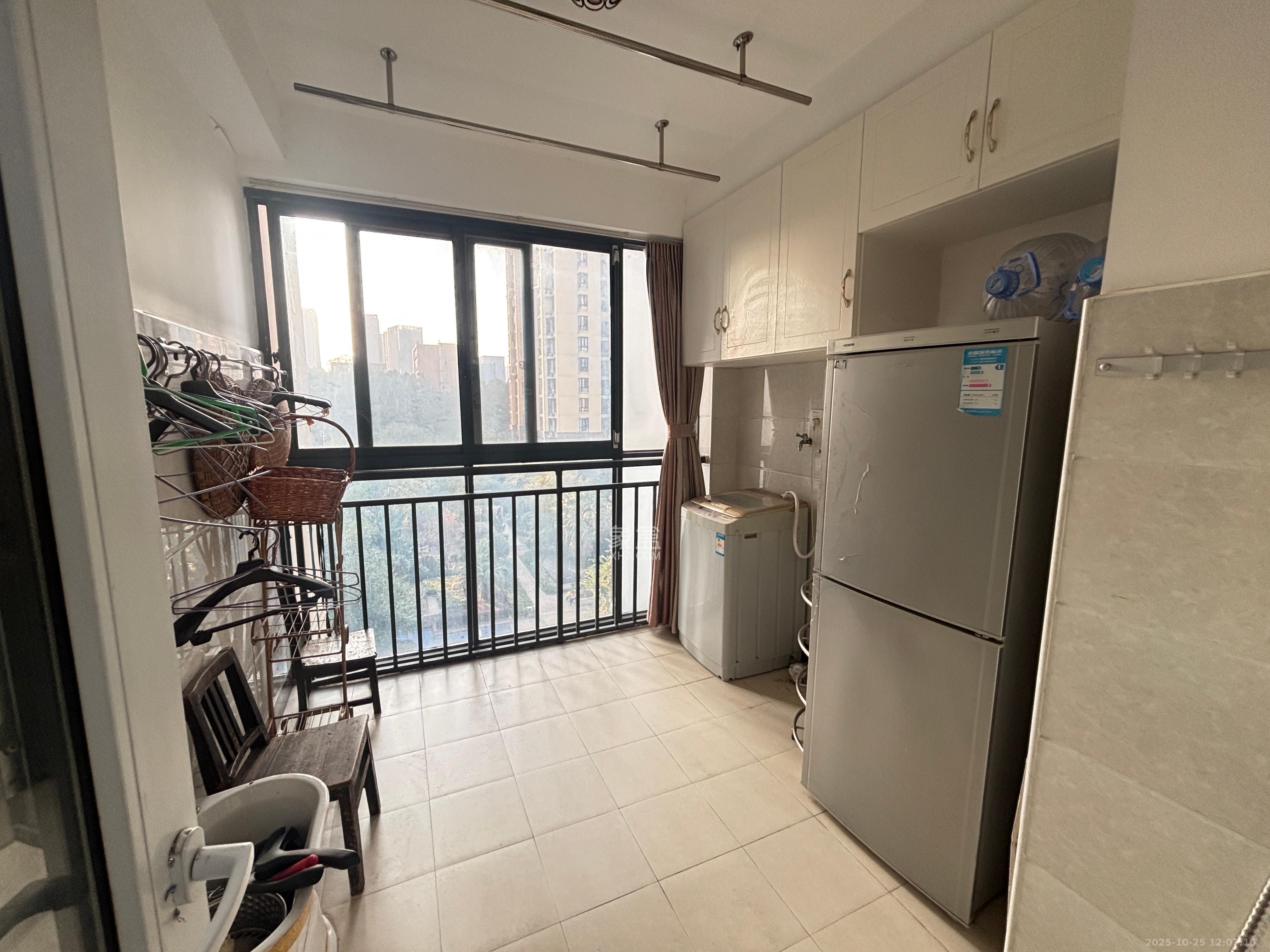 蓝光幸福满庭 3室1厅1卫 2300.0元/月 蓝光幸福满庭 3室1厅1卫 2300.0元/月室内图