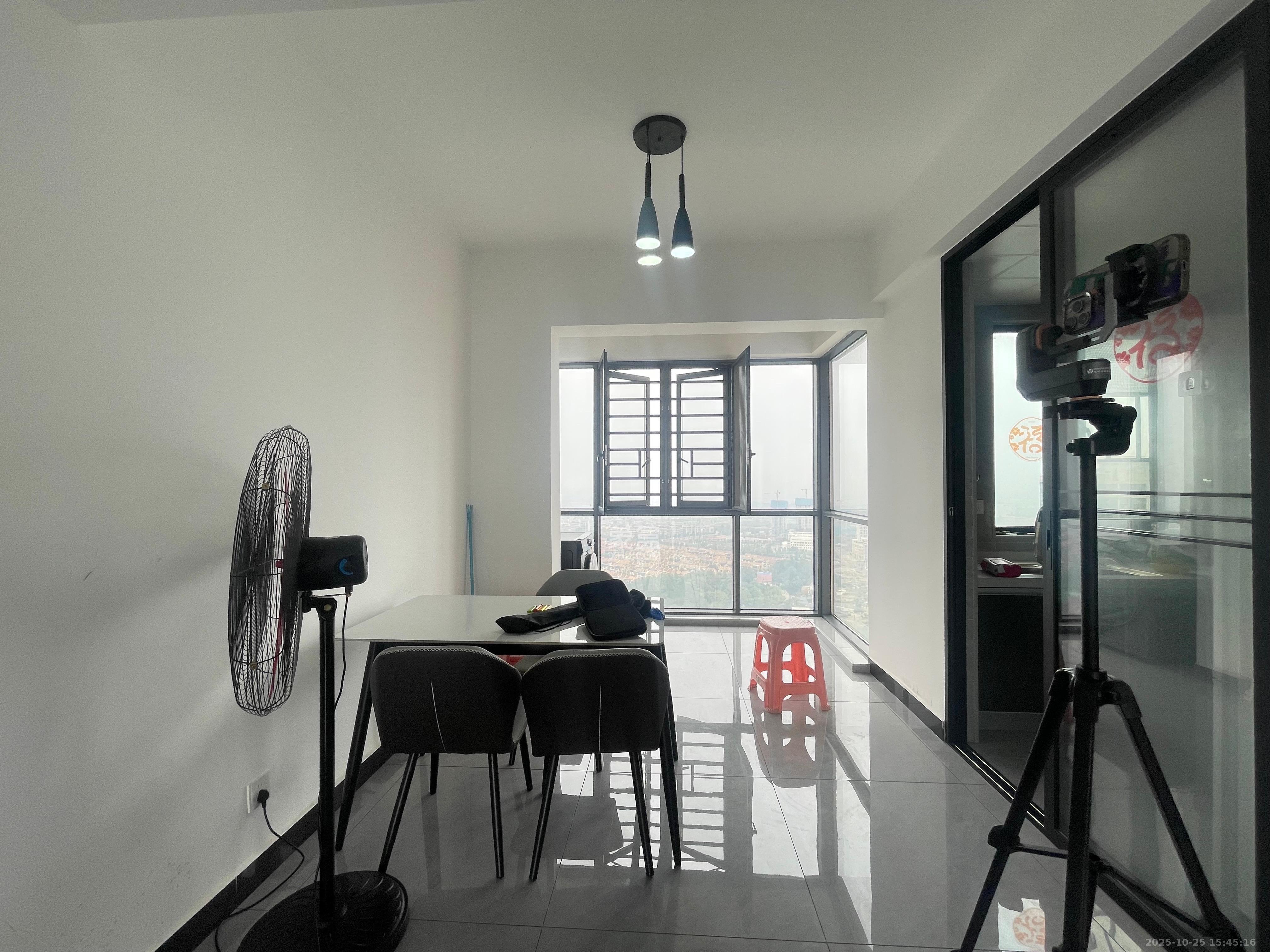 港湘铂玥（天园地芳国际珠宝城）  4室2厅2卫    2300.0元/月室内图