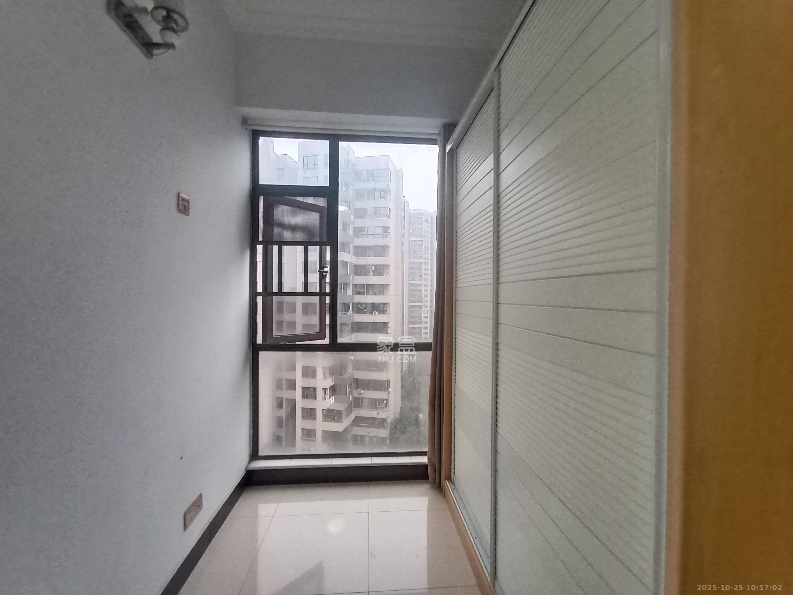 长房时代城  1室0厅1卫    1300.0元/月 长房时代城  1室0厅1卫    1300.0元/月室内图