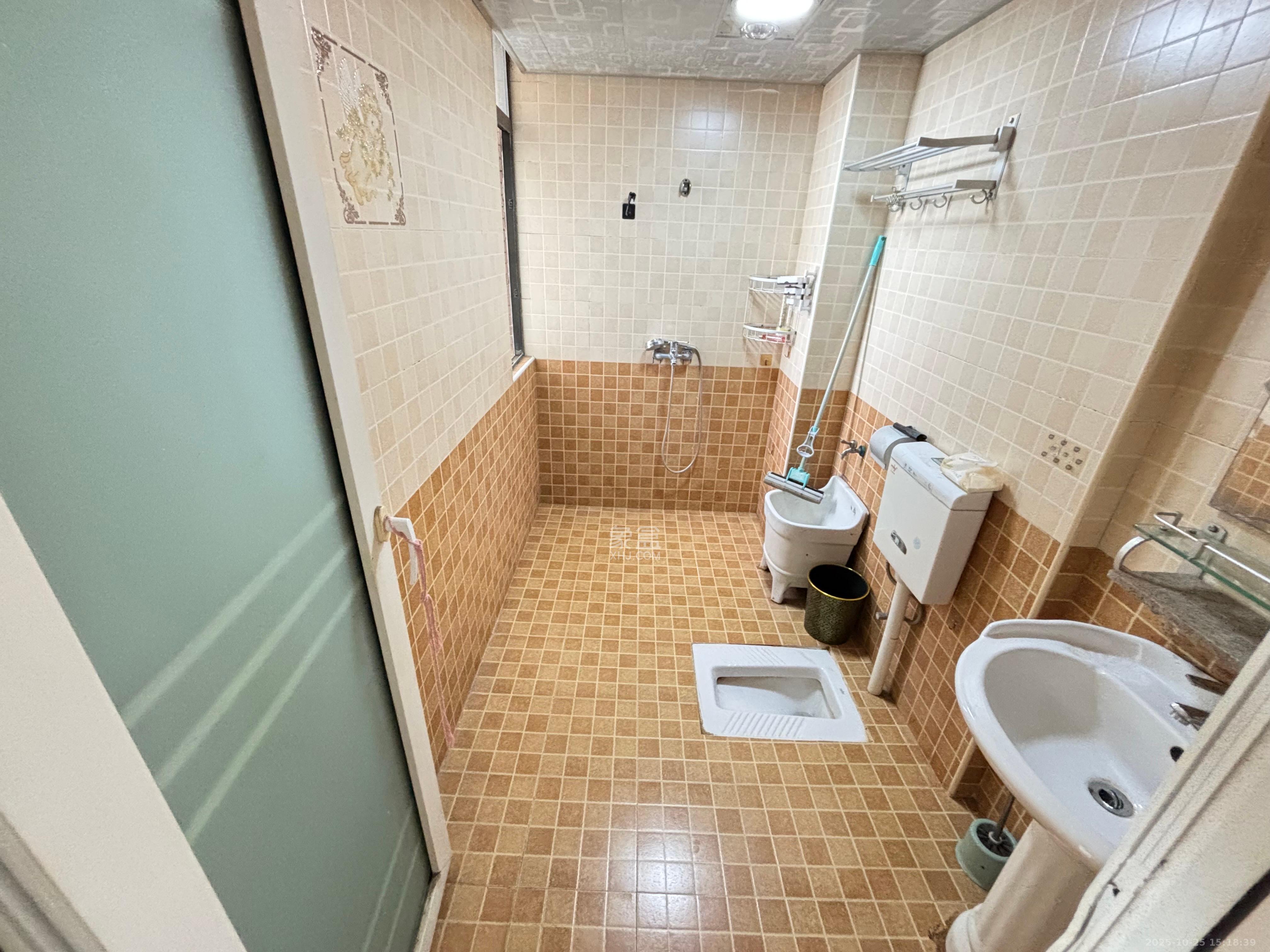 钱隆樽品(一、二、三期)  2室1厅1卫    2000.0元/月室内图