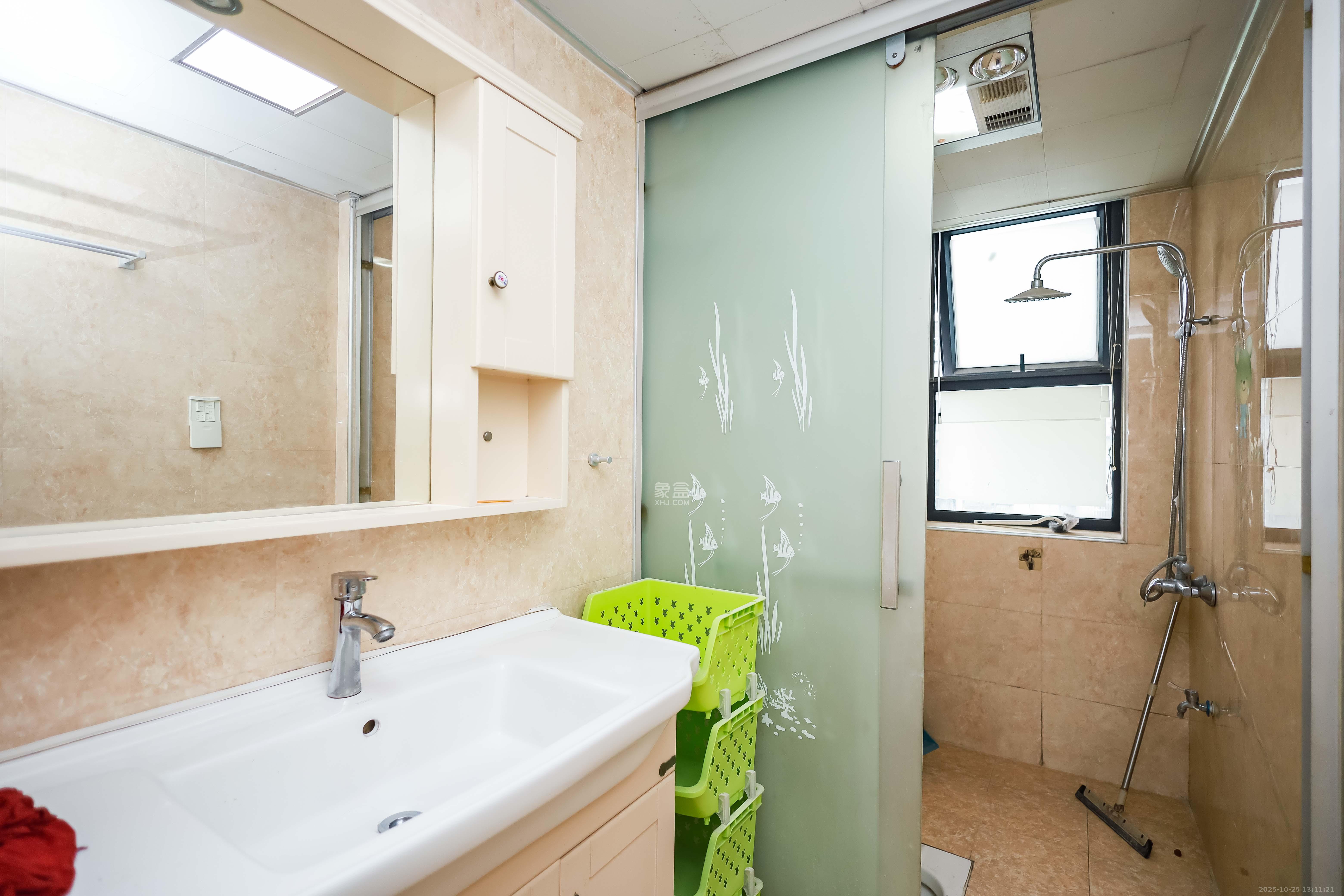 莱茵城  3室2厅2卫    85.0万卫生间