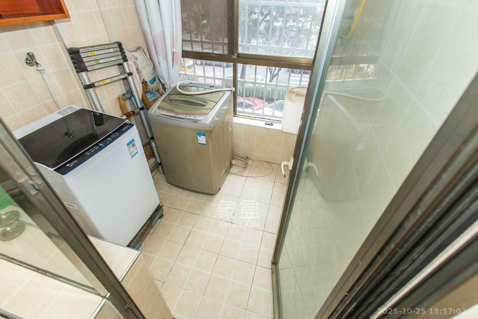 卧龙居国际村  3室2厅1卫    2200.0元/月 卧龙居国际村  3室2厅1卫    2200.0元/月室内图