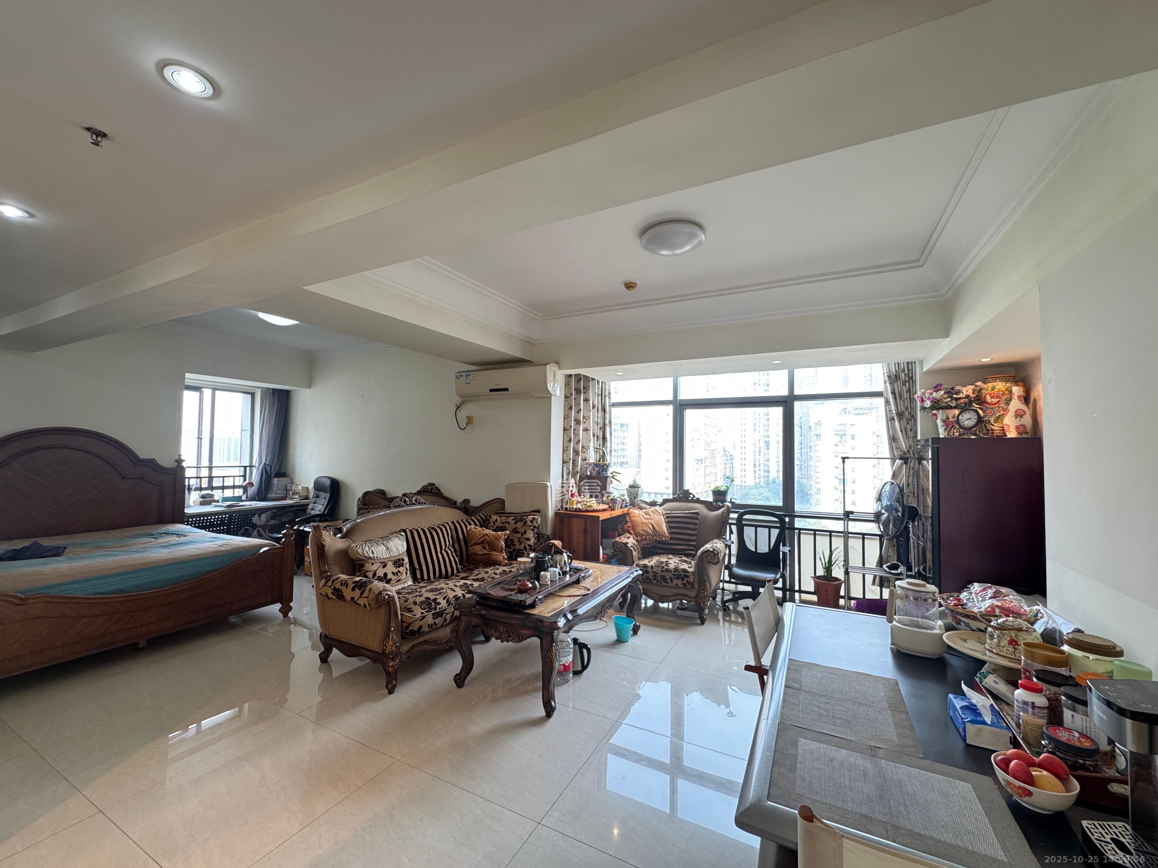 西子一间  1室2厅1卫    2300.0元/月室内图