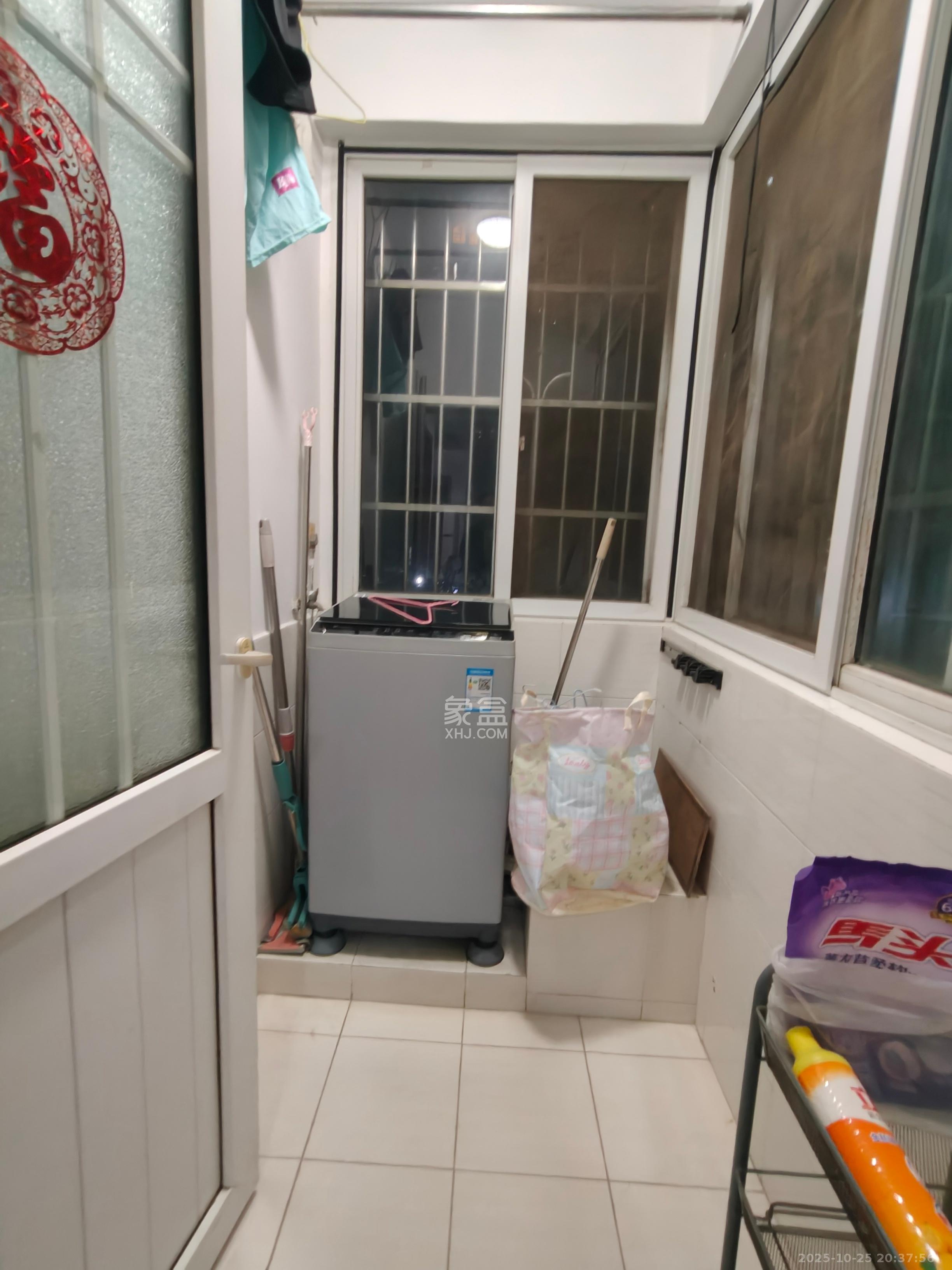 鑫天芙蓉  3室2厅2卫    1800.0元/月 鑫天芙蓉  3室2厅2卫    1800.0元/月室内图