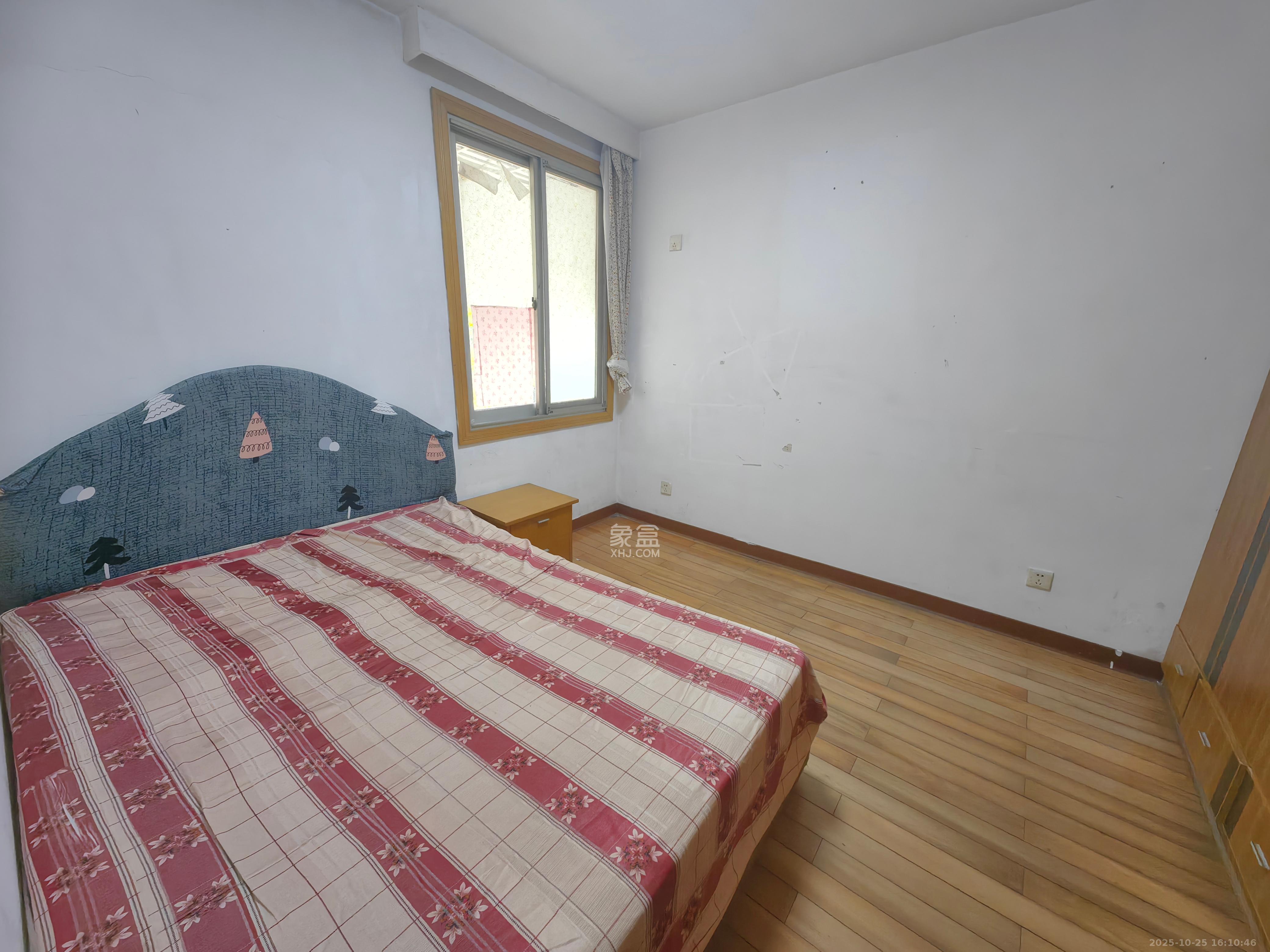 塔松小区  2室1厅1卫    1500.0元/月 塔松小区  2室1厅1卫    1500.0元/月室内图