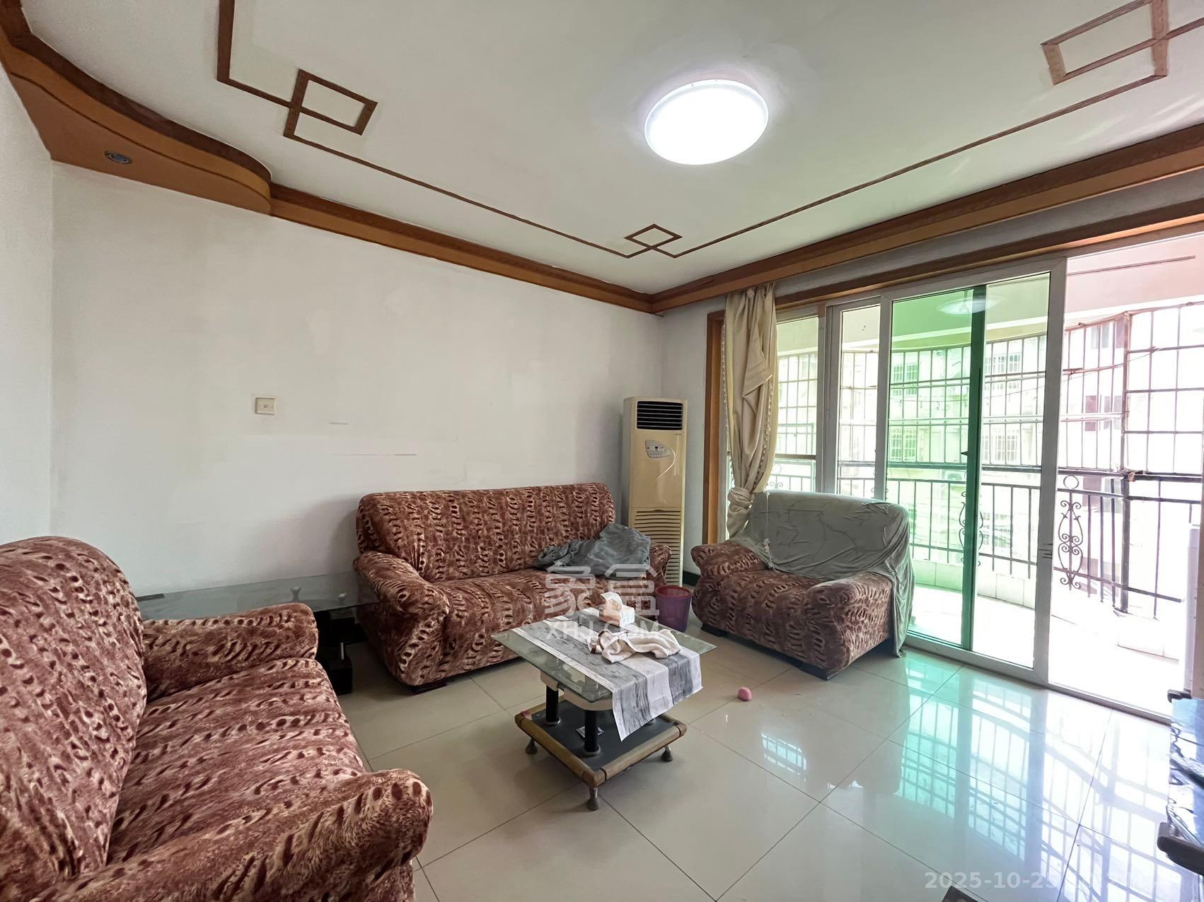 恩瑞麓山名园(龙王港小区)  2室2厅1卫    2000.0元/月 恩瑞麓山名园(龙王港小区)  2室2厅1卫    2000.0元/月