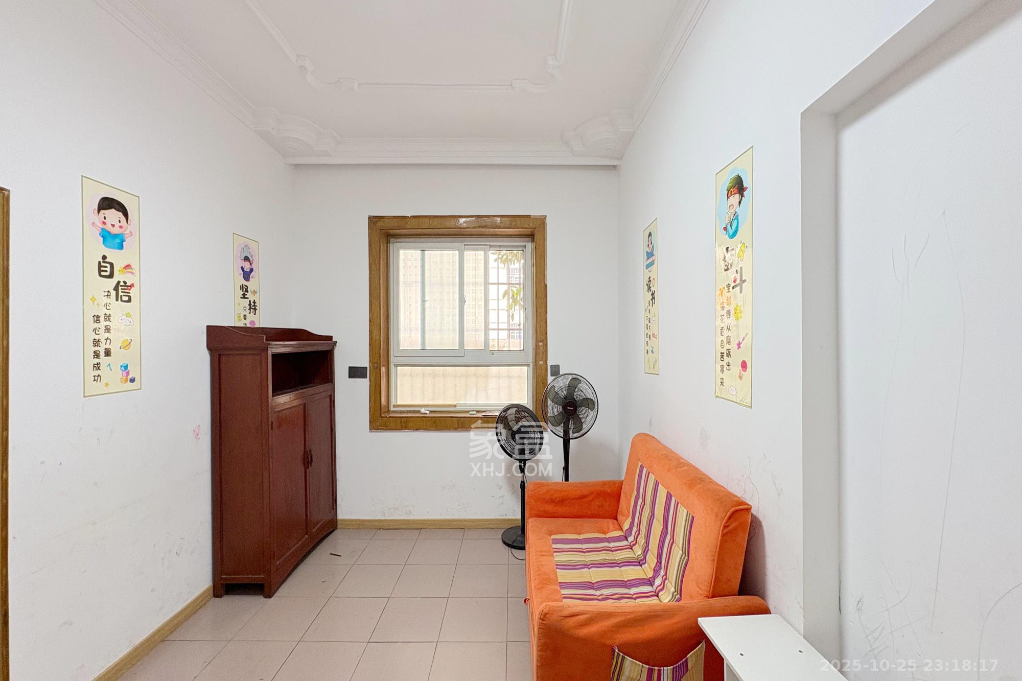 省文化厅宿舍(文物局)/湖南省书法院  3室1厅1卫    98.0万 省文化厅宿舍(文物局)/湖南省书法院  3室1厅1卫    98.0万客厅