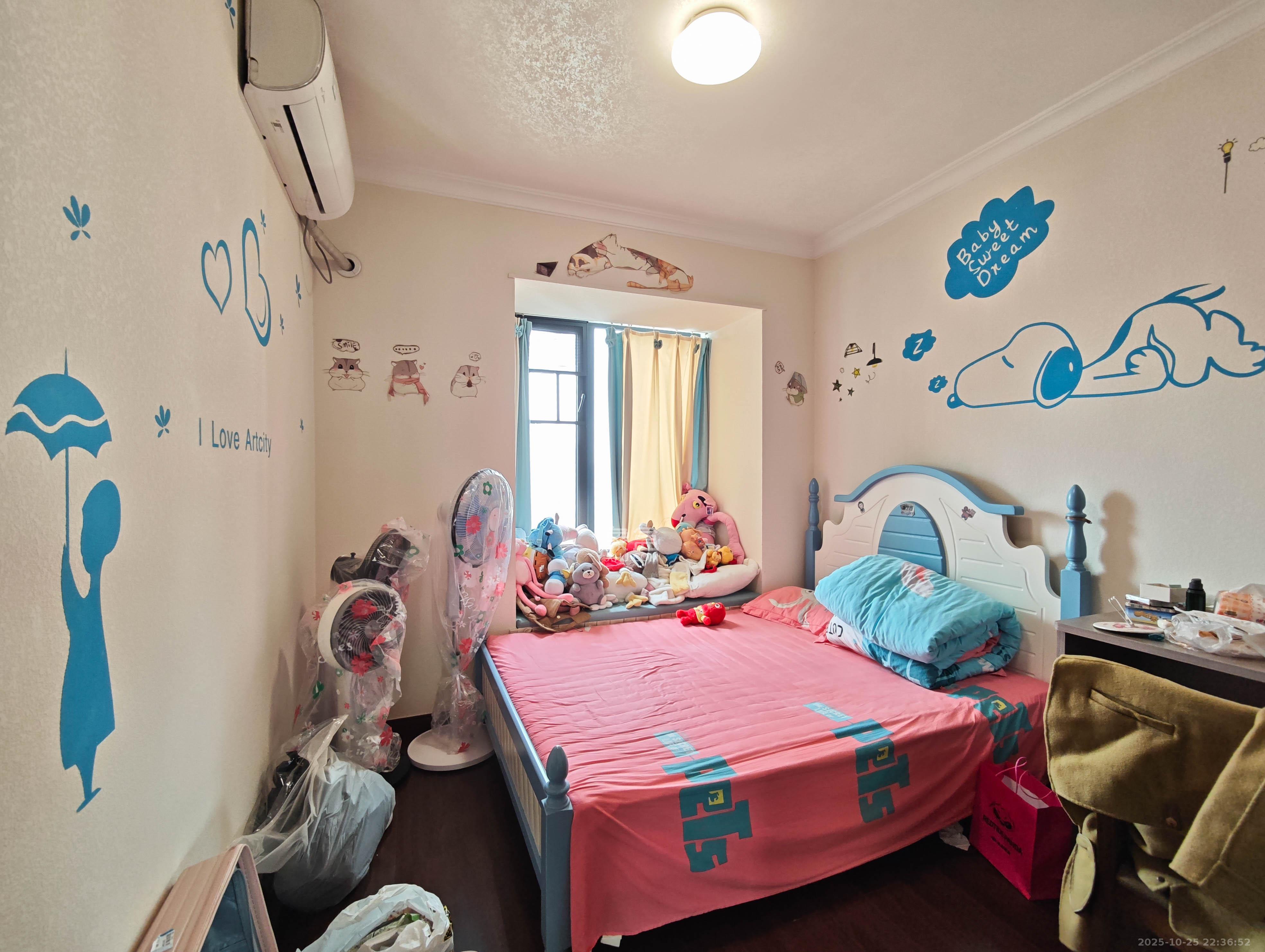 万科魅力之城  4室2厅2卫    150.0万卧室