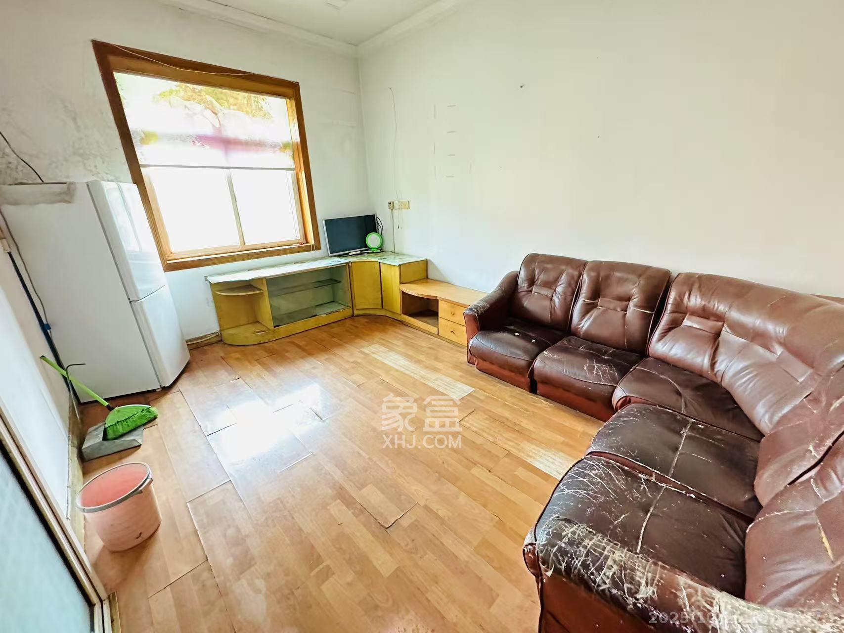 东瓜山一村送变电小区 1室1厅1卫 1100.0元/月 东瓜山一村送变电小区 1室1厅1卫 1100.0元/月室内图