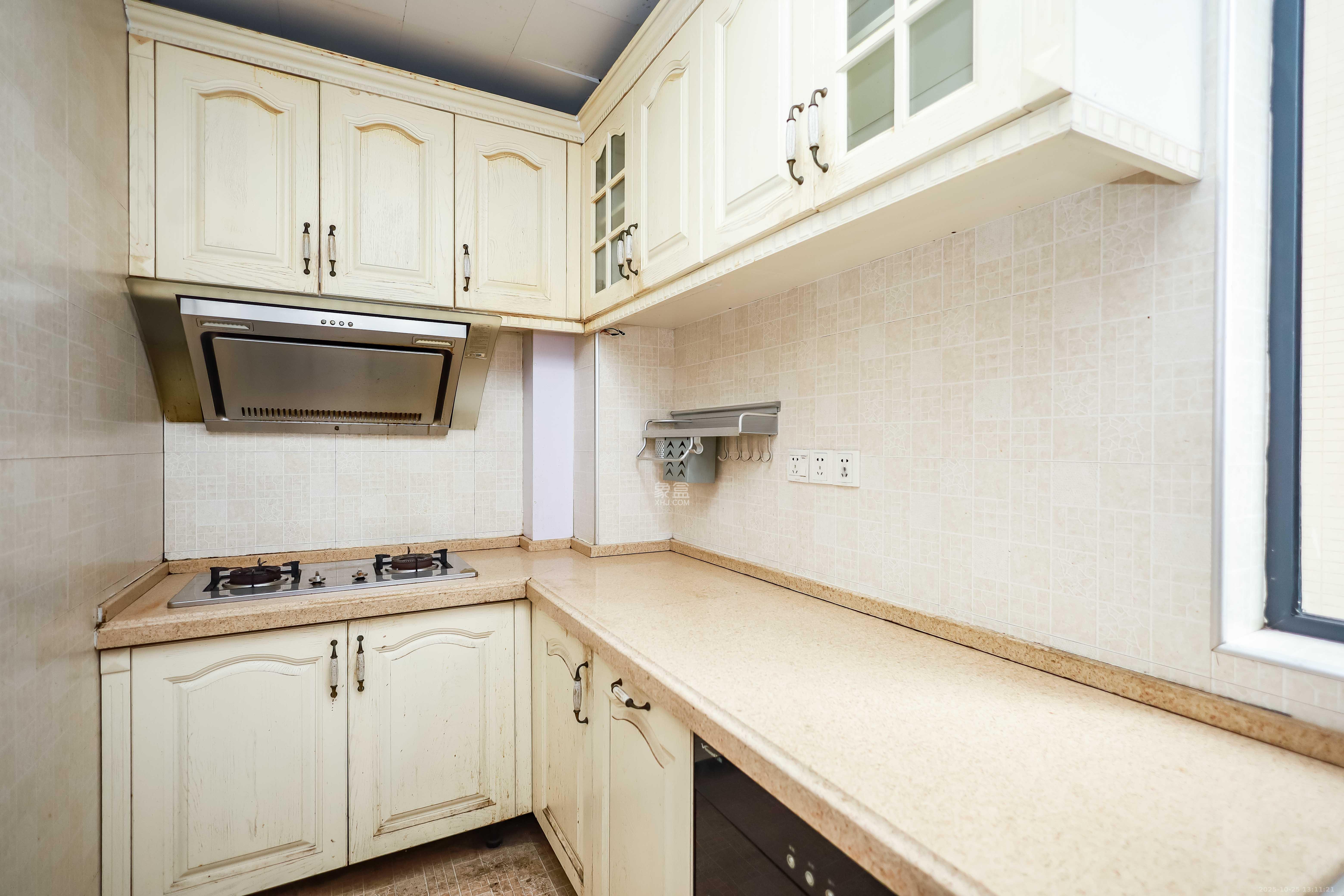 莱茵城  3室2厅2卫    85.0万厨房