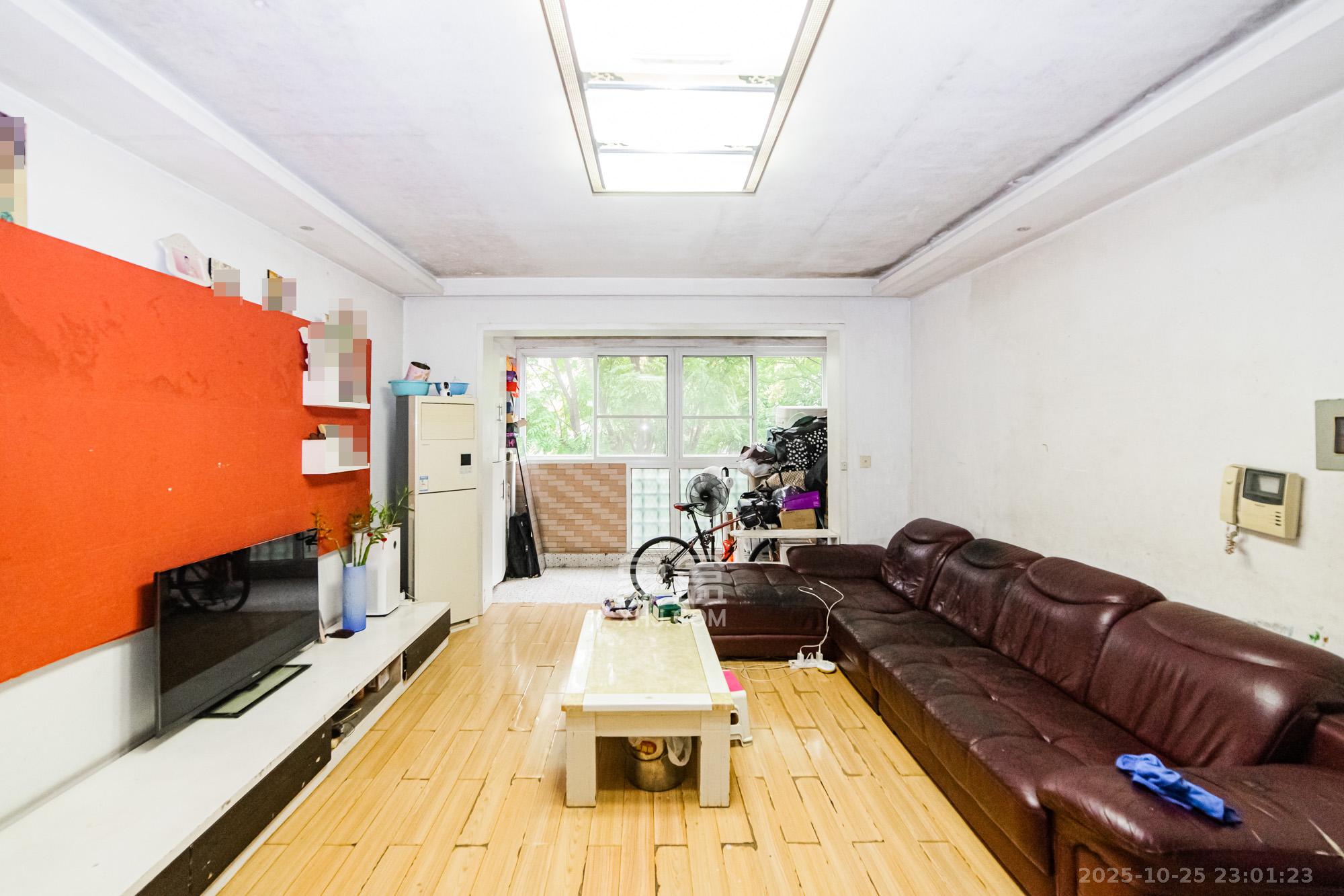 万煦园 3室2厅2卫 77.8万 万煦园 3室2厅2卫 77.8万客厅