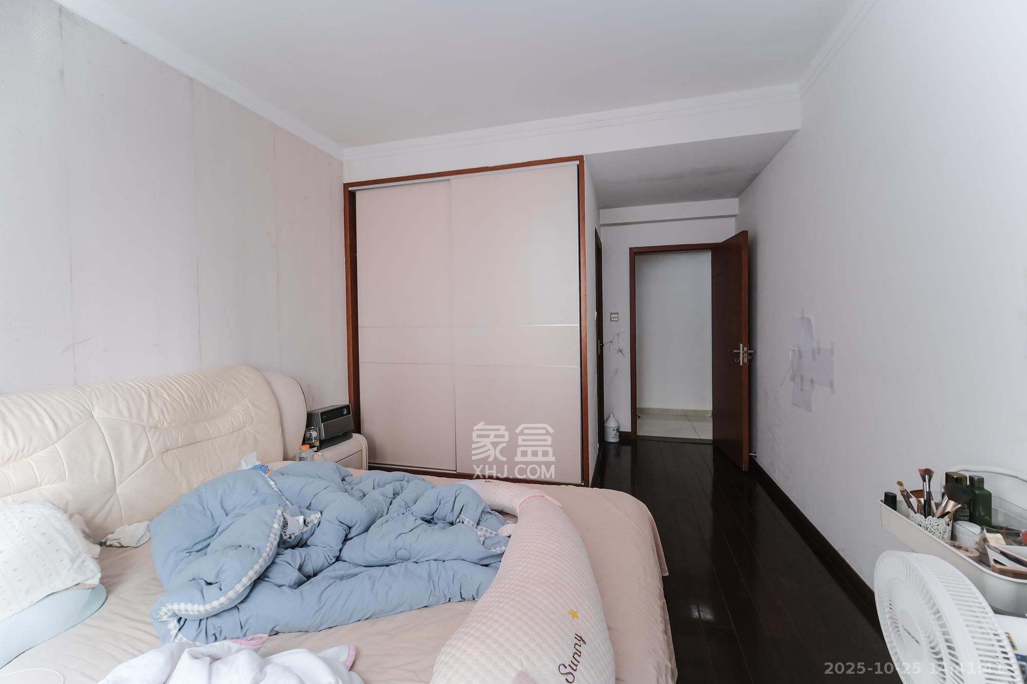 红树湾  3室2厅2卫    62.0万 红树湾  3室2厅2卫    62.0万卧室