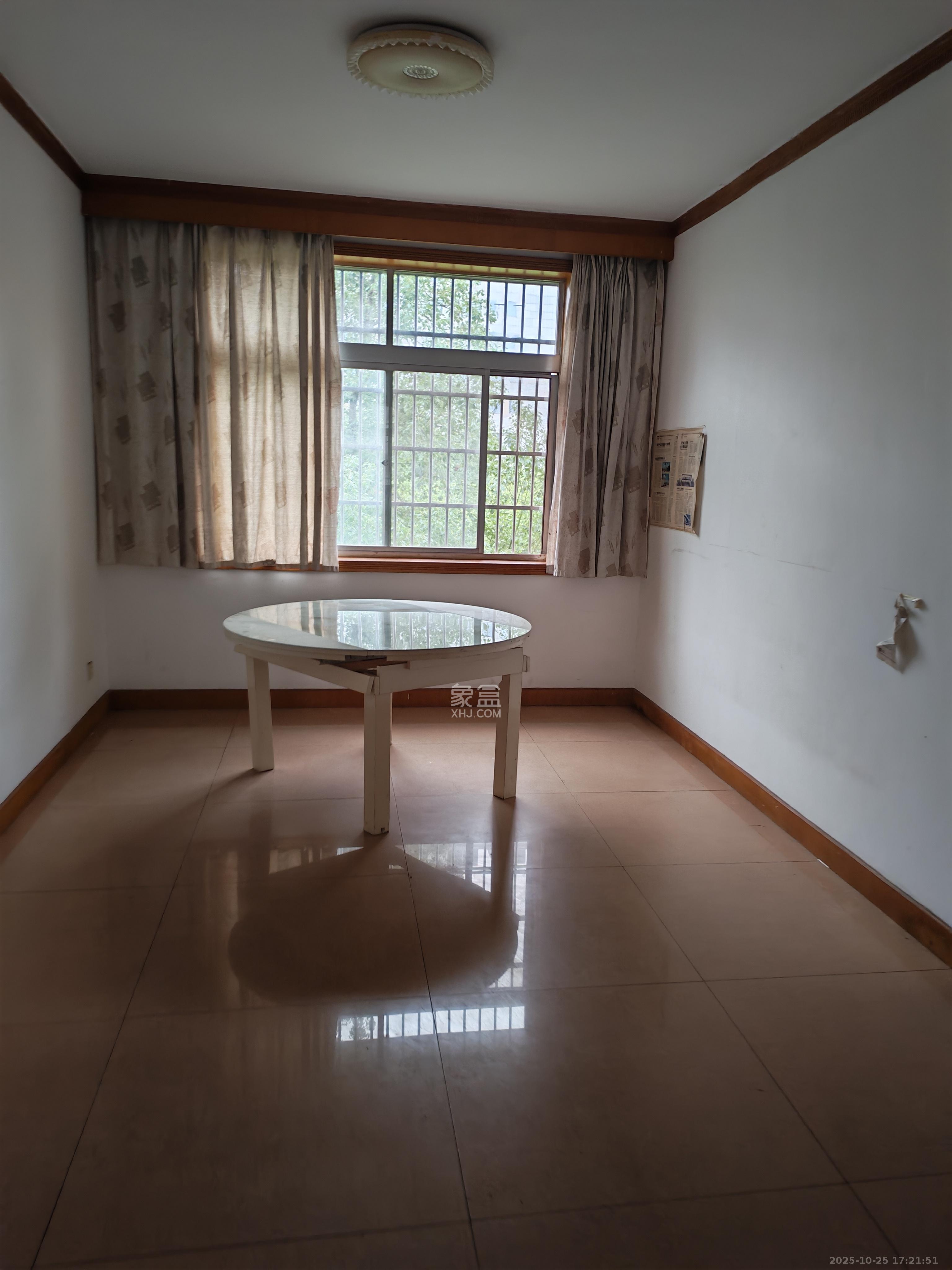 芙蓉区国土局单位房  3室2厅2卫    3000.0元/月室内图