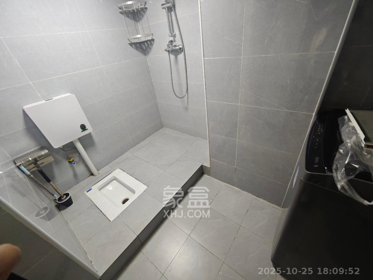 荣盛花语书苑  1室1厅1卫    2200.0元/月 荣盛花语书苑  1室1厅1卫    2200.0元/月室内图