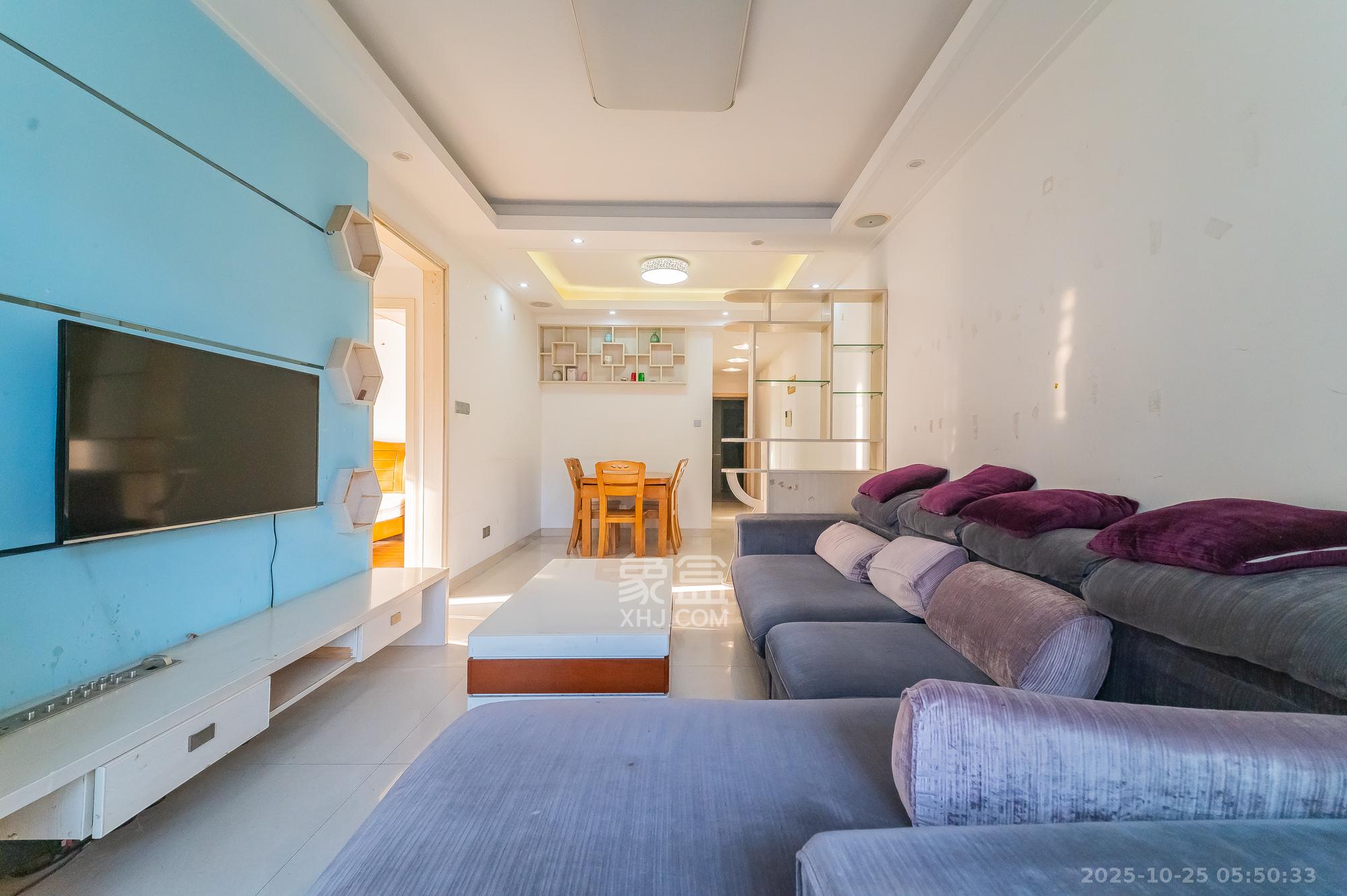 恒基凯旋门一二期 2室2厅1卫 58.8万 恒基凯旋门一二期 2室2厅1卫 58.8万客厅