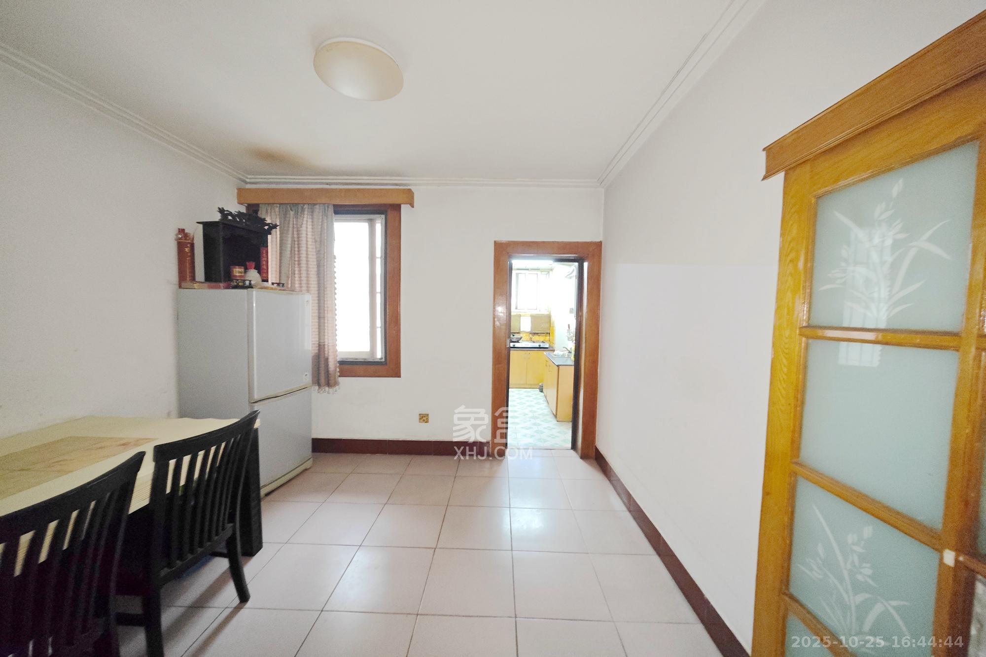 桂花路铁建宿舍  2室2厅1卫    39.0万客厅