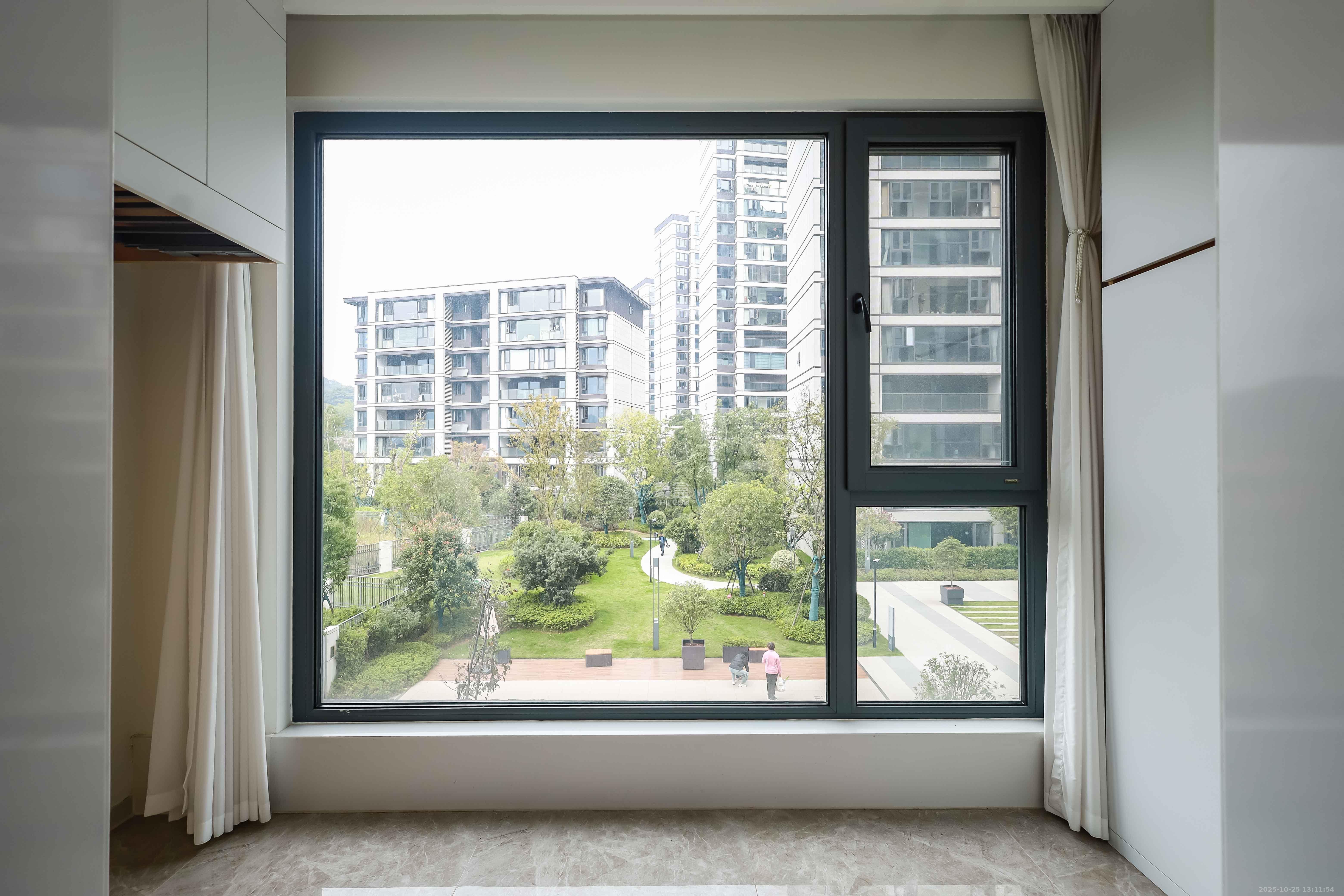 招商雍山湖 4室2厅2卫 238.0万 招商雍山湖 4室2厅2卫 238.0万阳台