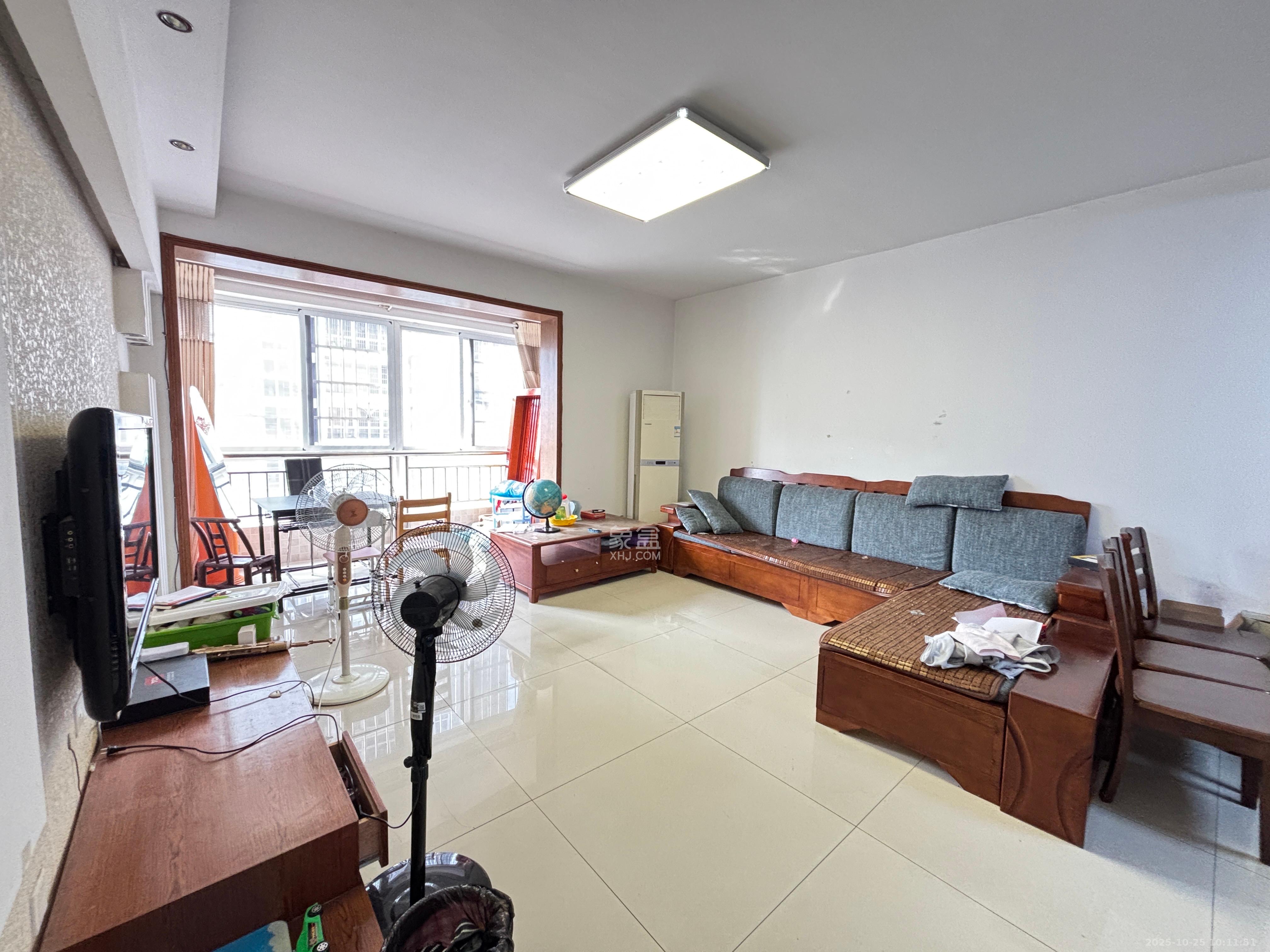 星沙教师公寓  3室2厅2卫    1700.0元/月室内图